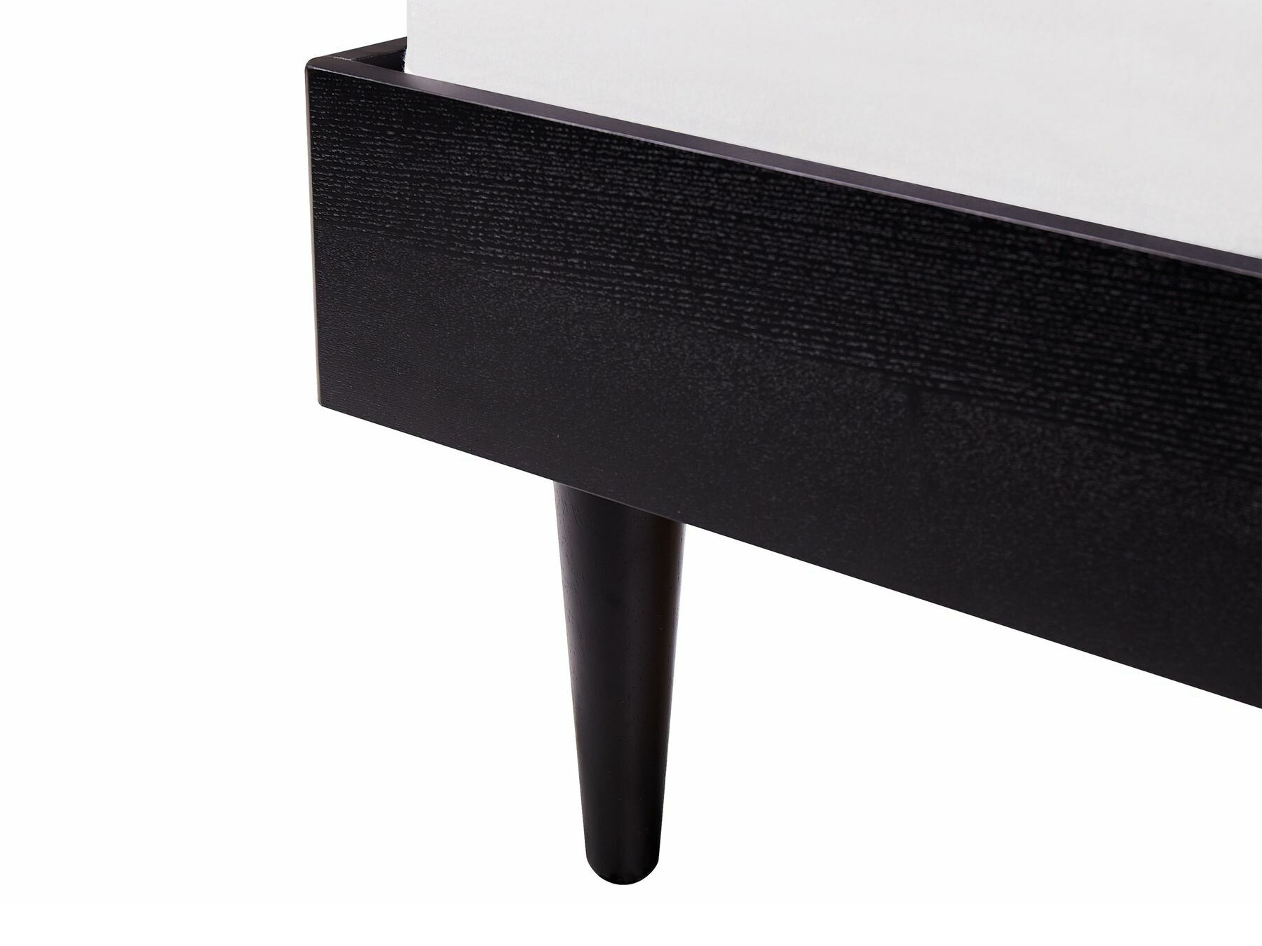 Lova Berwyn 2088 (Juoda)