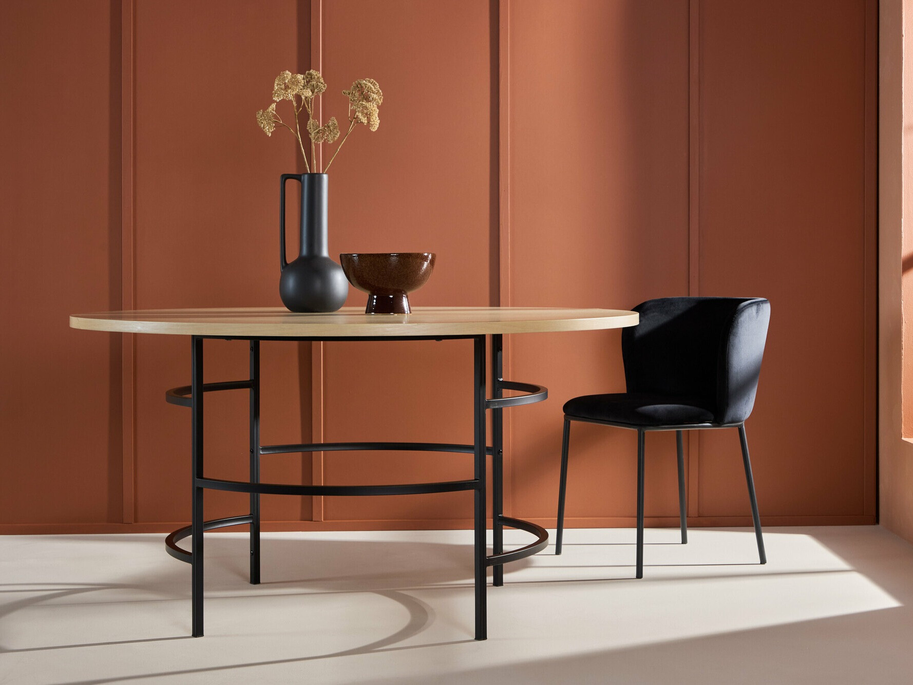 Stalas Dallas 4695 (Juoda + Šviesi ruda)