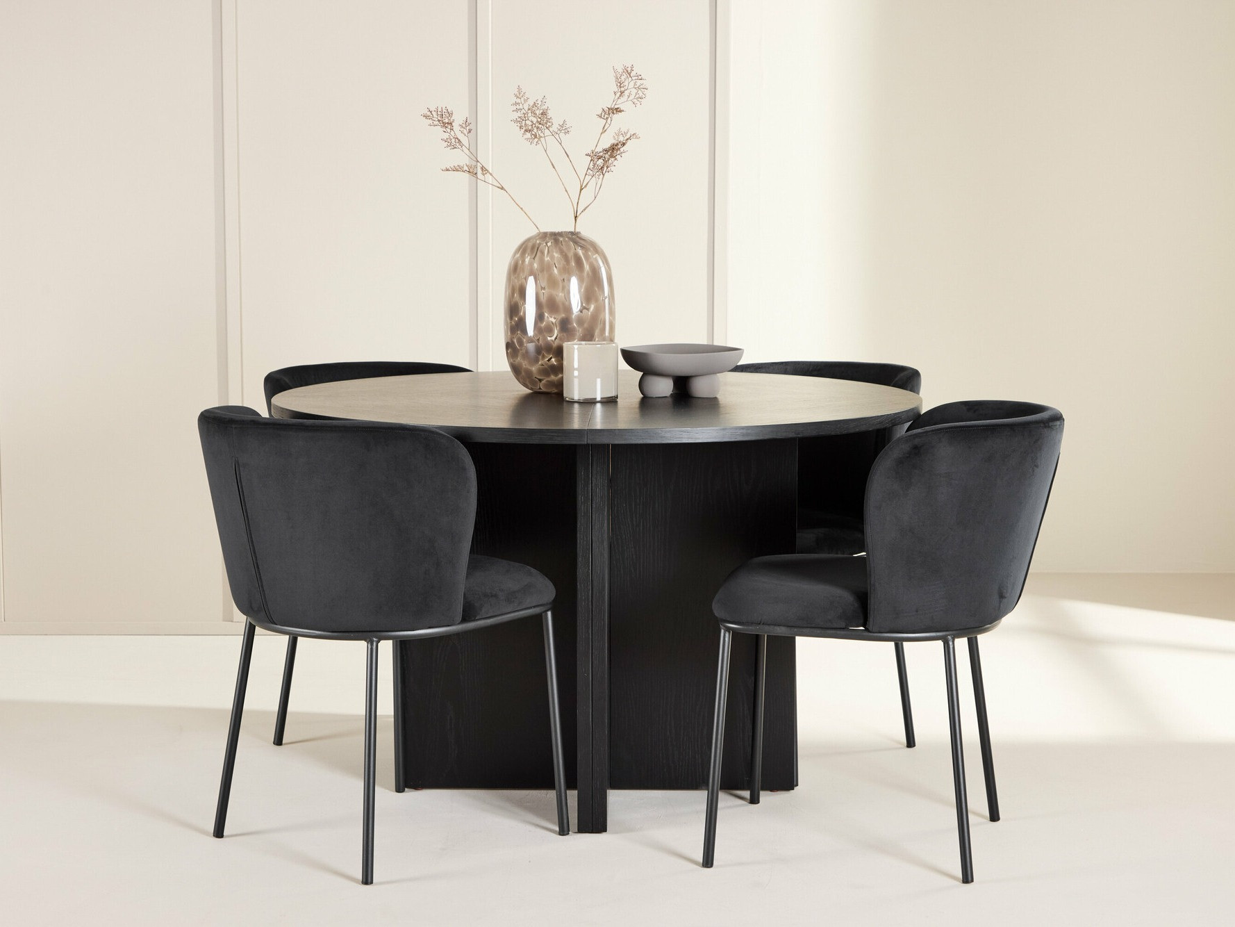 Valgomojo komplektas Dallas 4761 (Juoda)