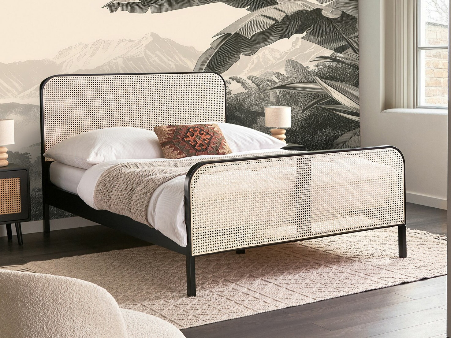 Lova Berwyn 2613 (Juoda)