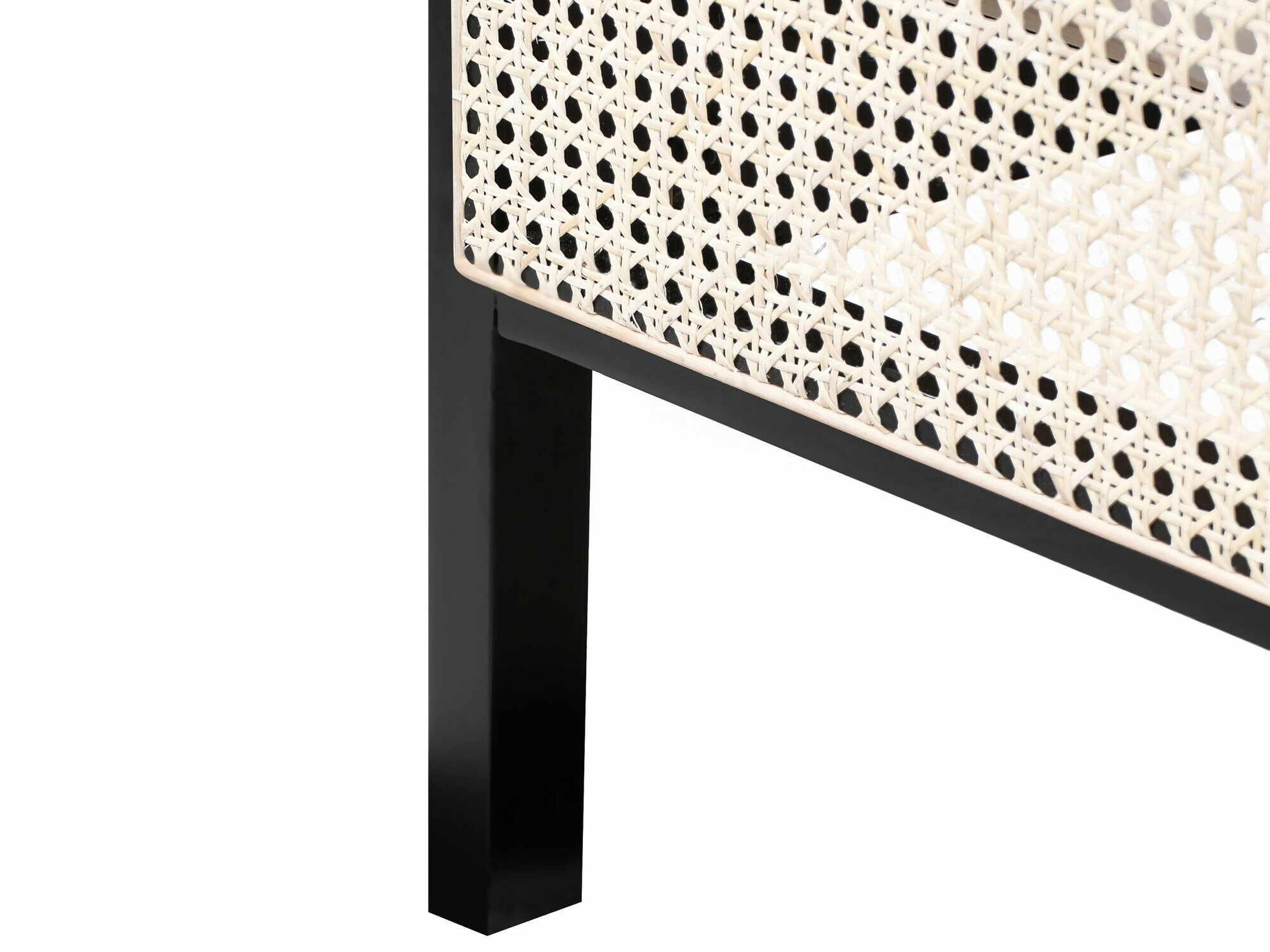 Lova Berwyn 2613 (Juoda)