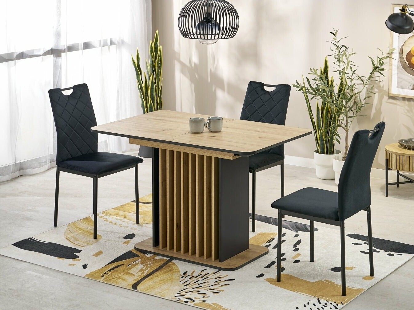 Svetainės valgomojo komplektai su juodomis kėdėmis