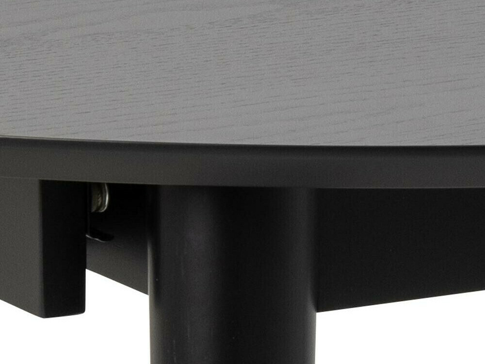 Stalas Norsica 747 (Juoda)