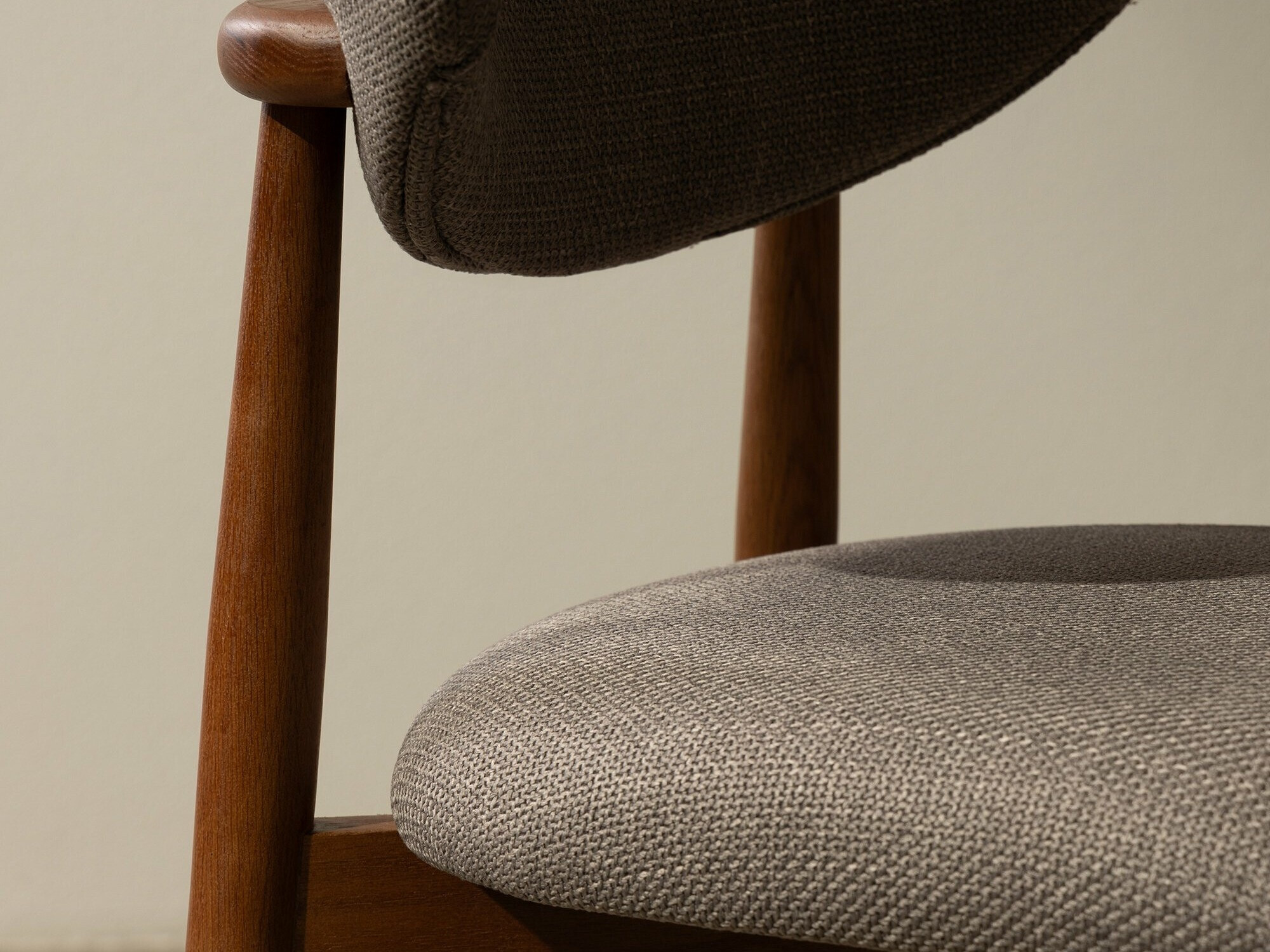 Kėdė Burleson 481 (Pilka + Graikinis riešutas)