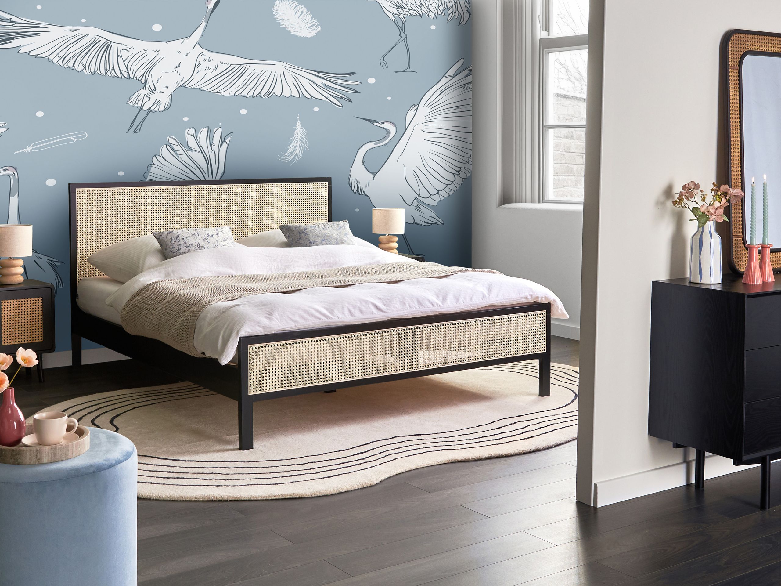 Lova Berwyn 2751 (Juoda)