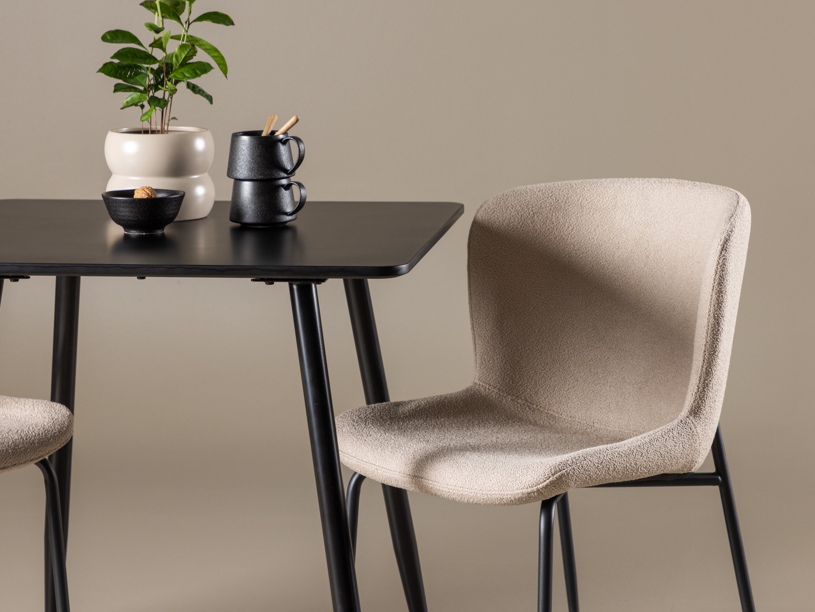 Valgomojo komplektas Dallas 4910 (Juoda + Smėlinė)