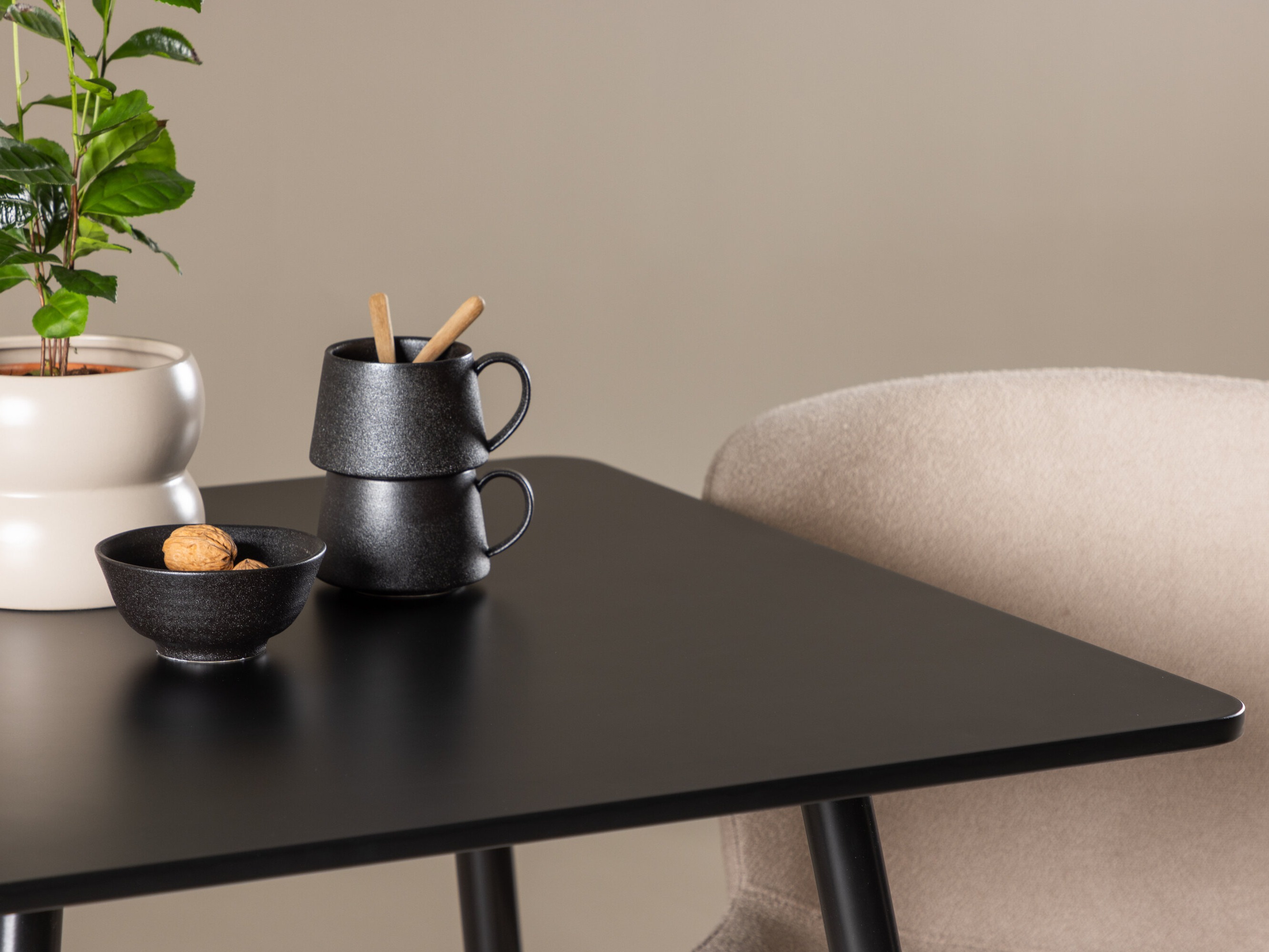 Valgomojo komplektas Dallas 4910 (Juoda + Smėlinė)