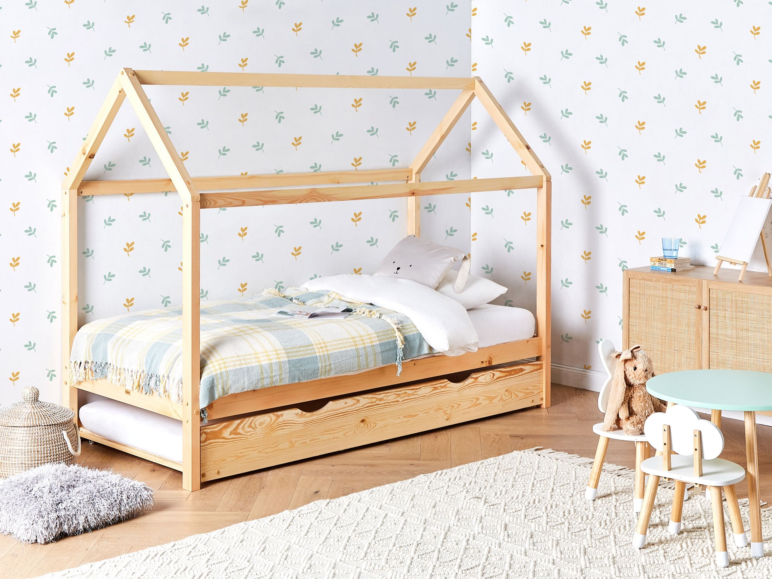 Lova Berwyn 2833 (Šviesus medis)