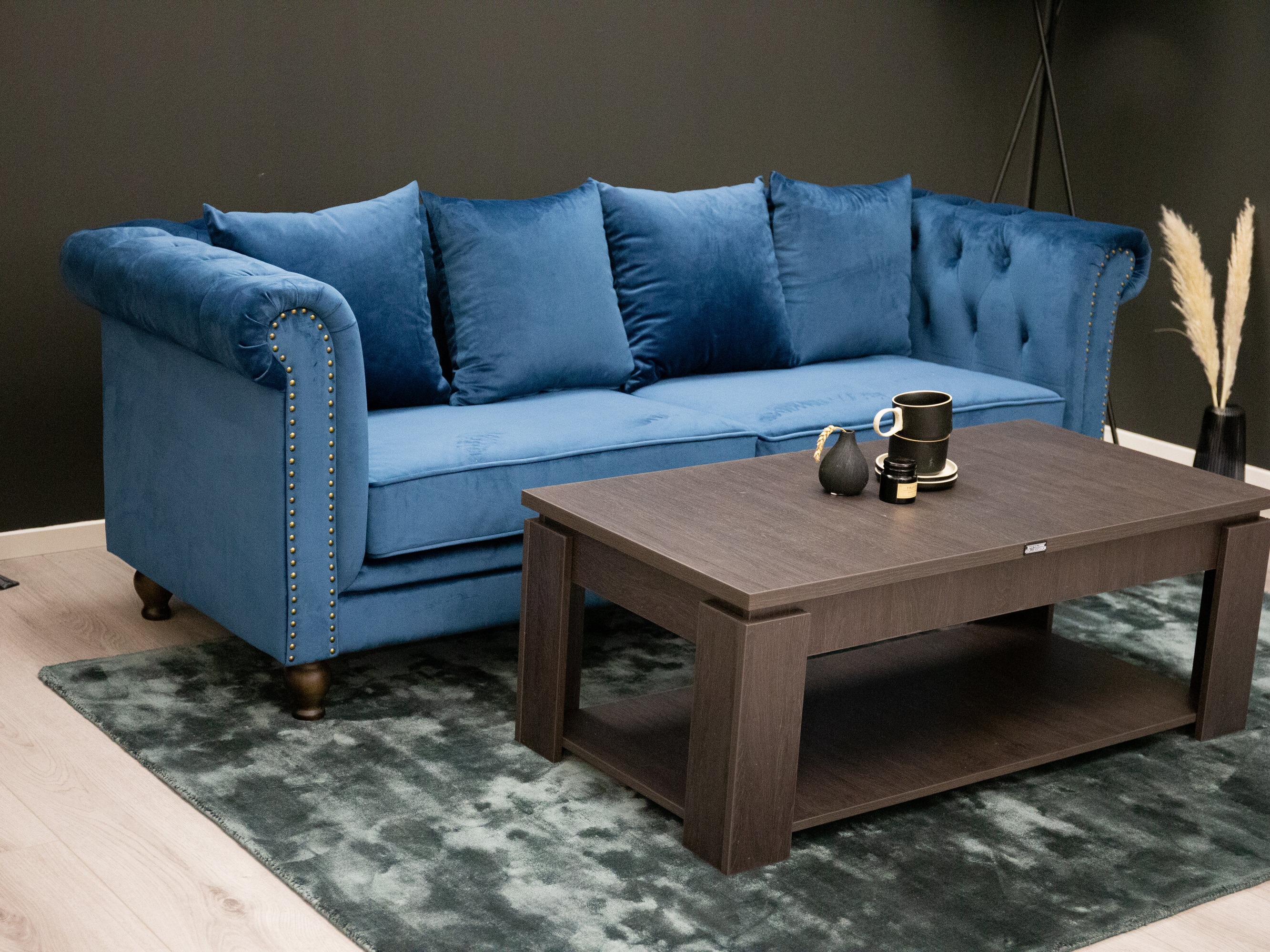 Mėlyni Chesterfield baldai