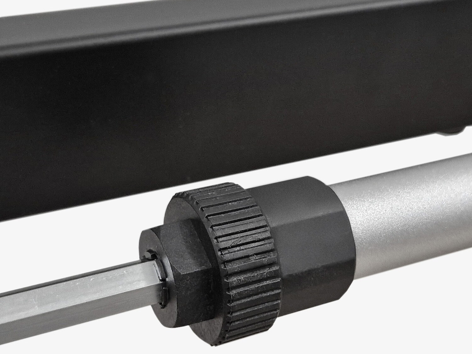 Reguliuojamo aukščio darbo stalas Buffalo 184 (Juoda)