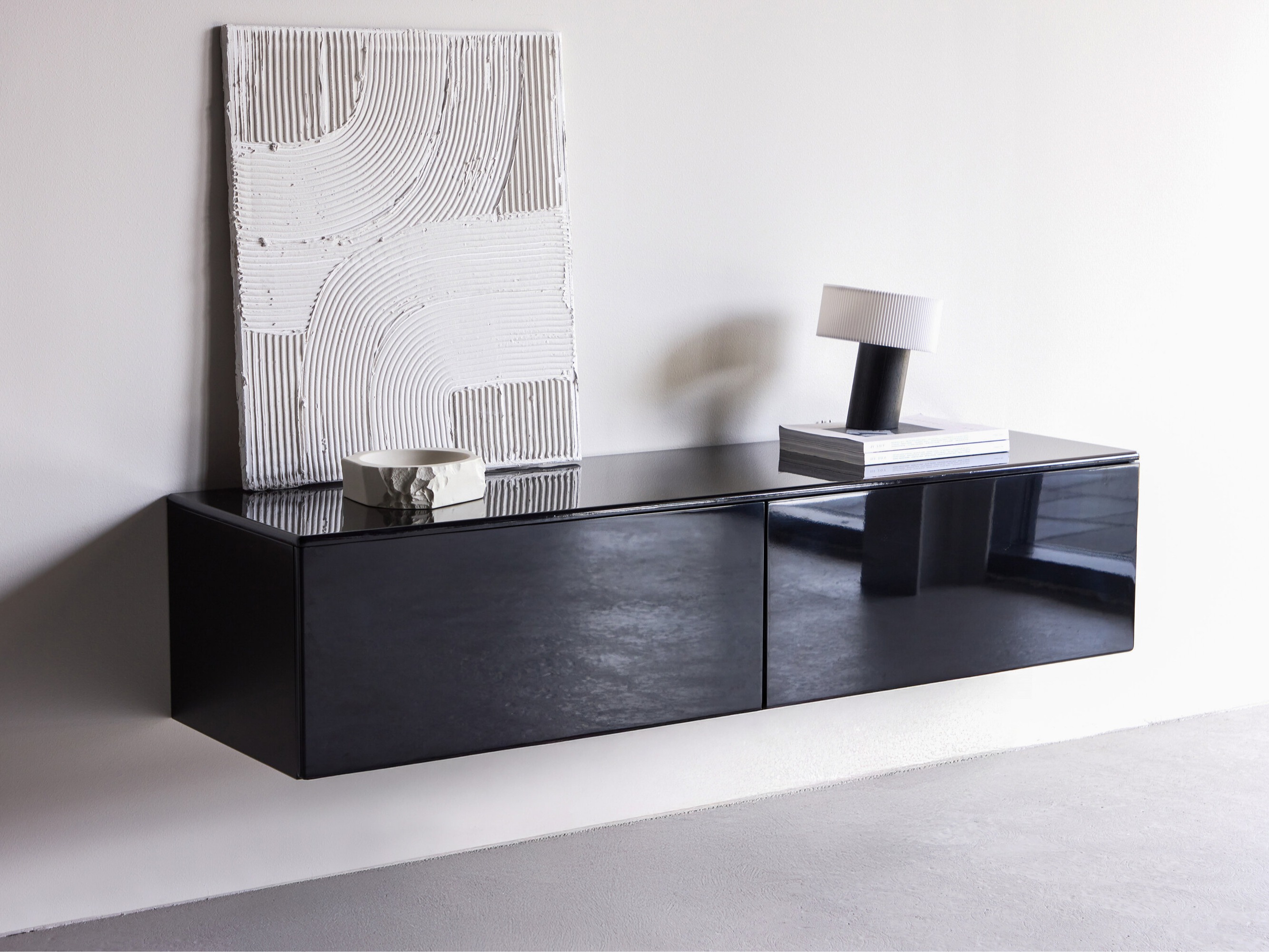 TV staliukas Dallas 4945