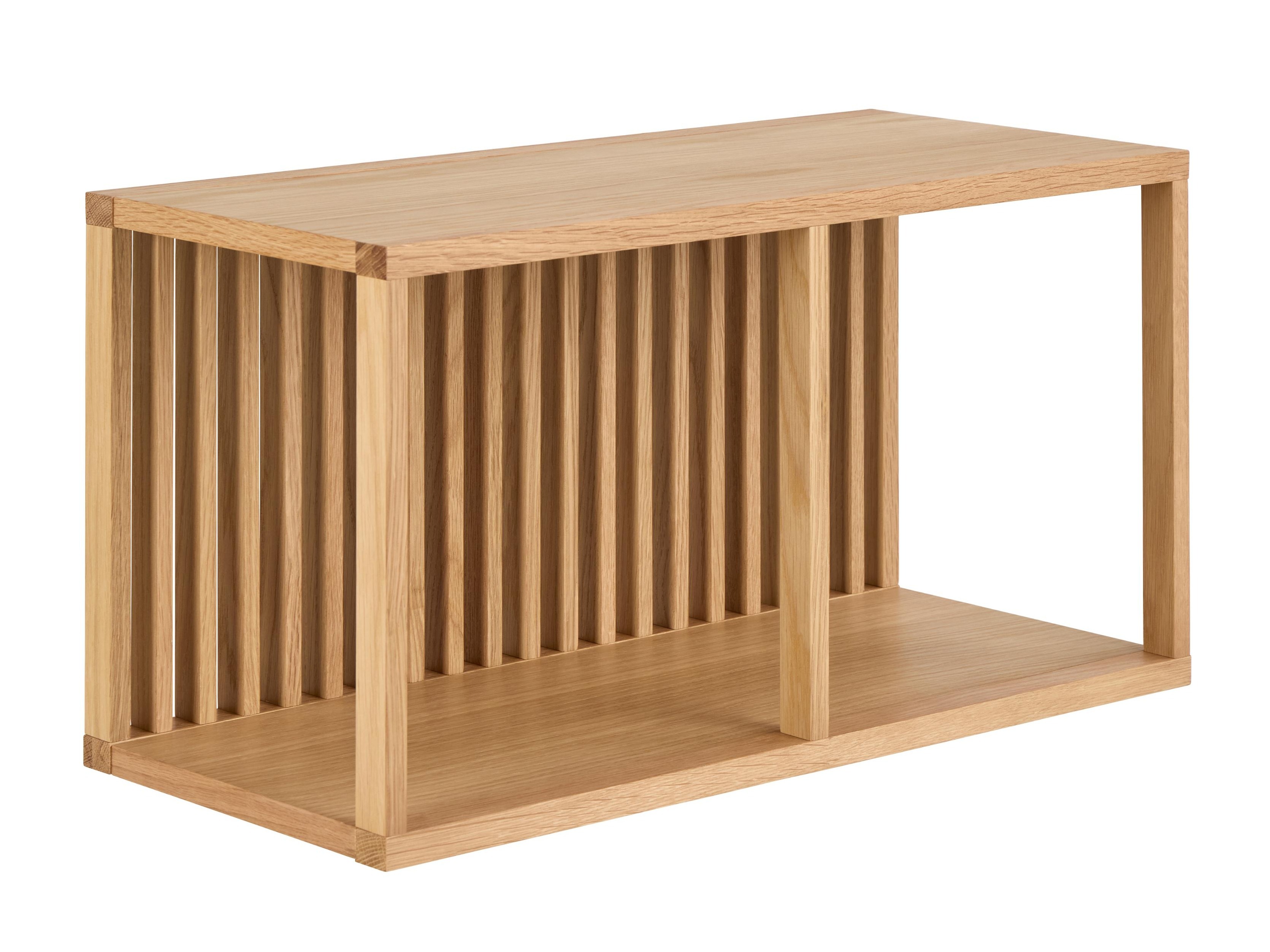 Šviesiai rudos pakabinamos svetainės lentynos