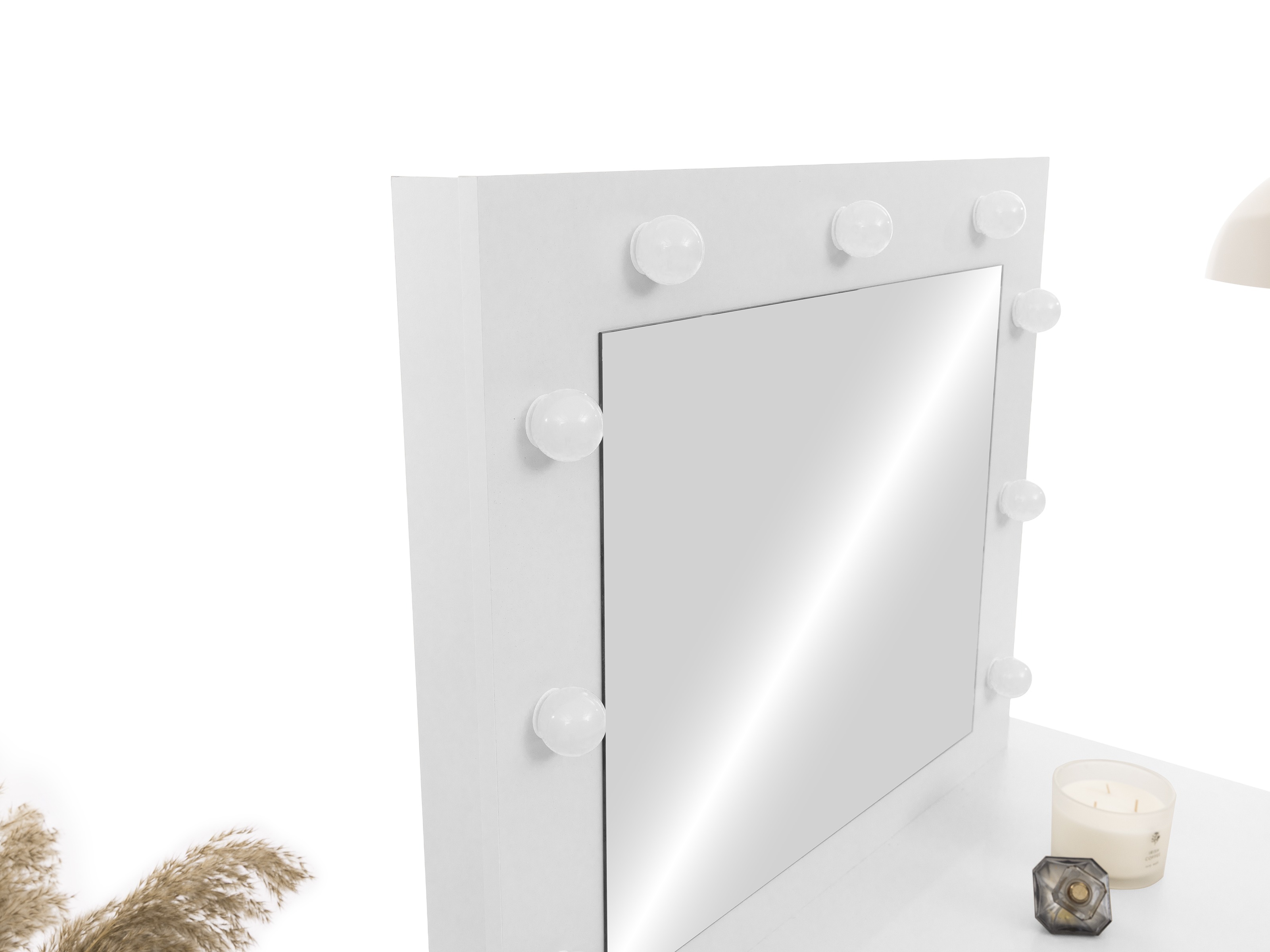 Makiažo staliukas Murrieta 194 (Balta)