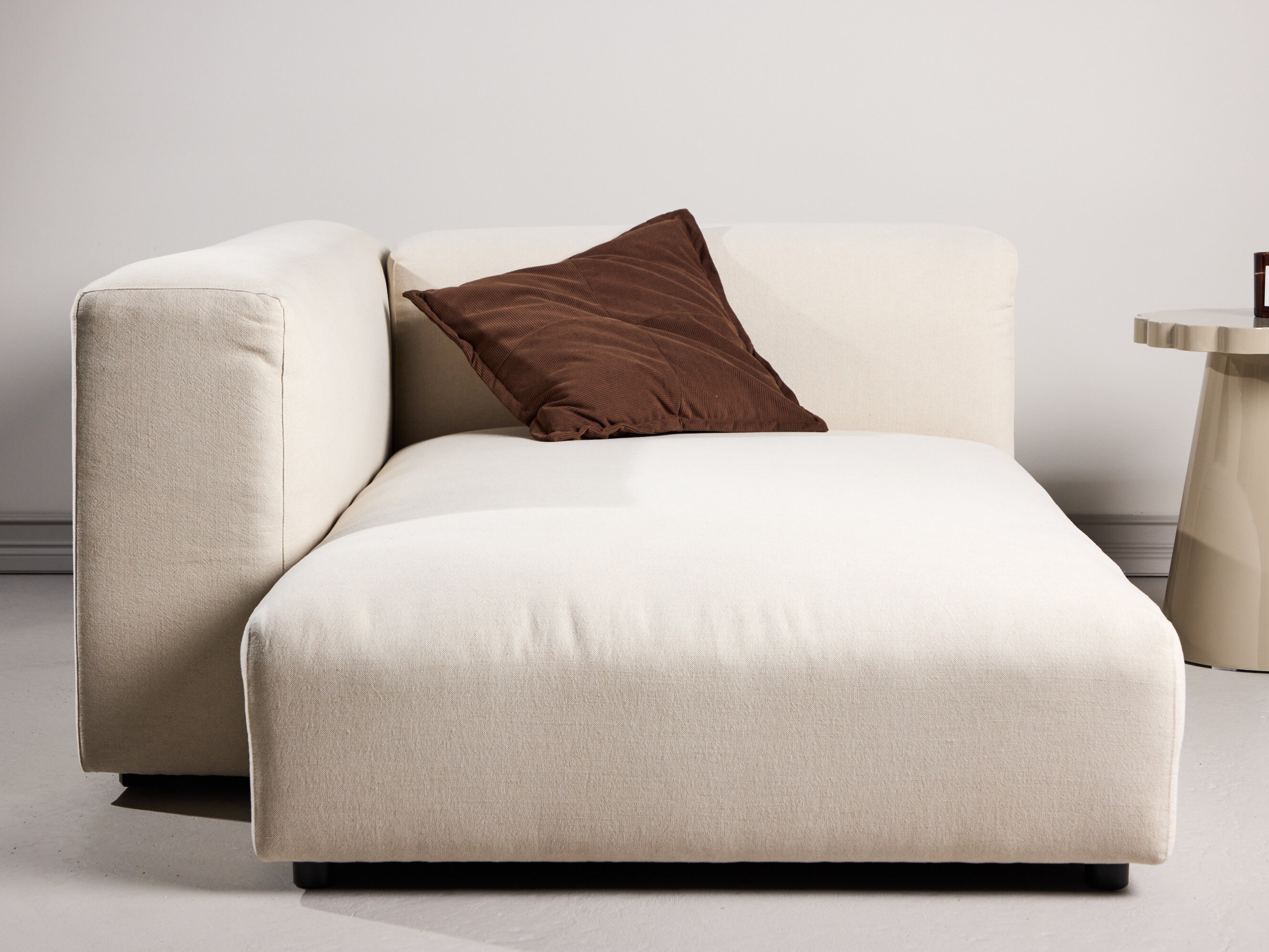 Šviesiai rudos kušetės