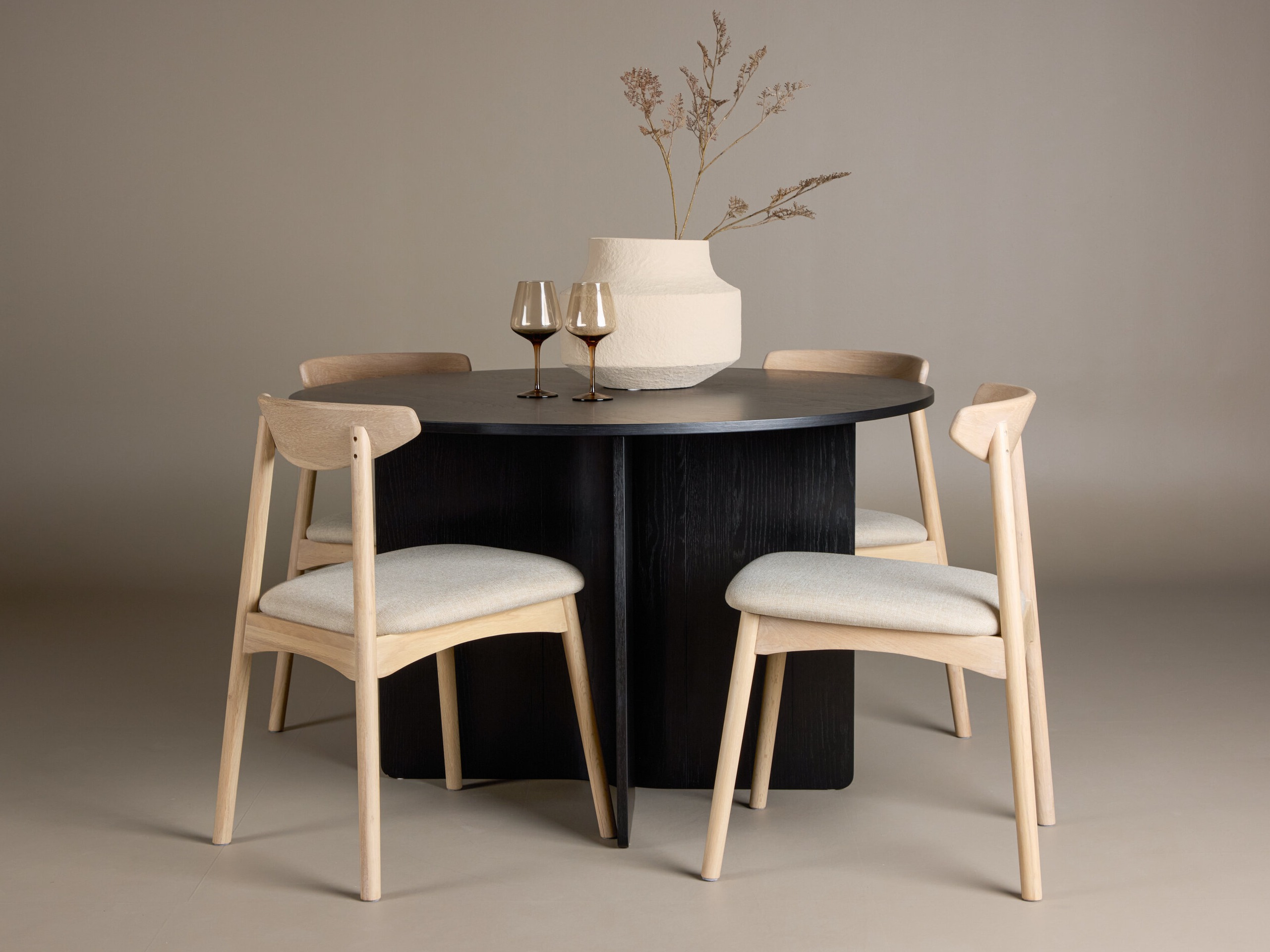 Valgomojo komplektas Dallas 4986 (Juoda)