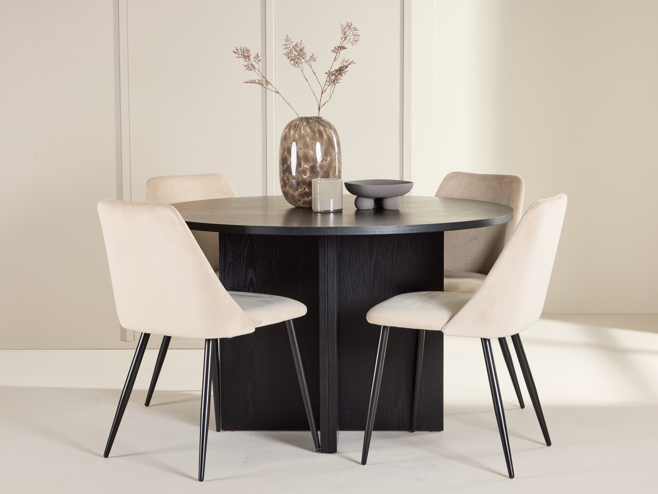 Valgomojo komplektas Dallas 4991 (Juoda)