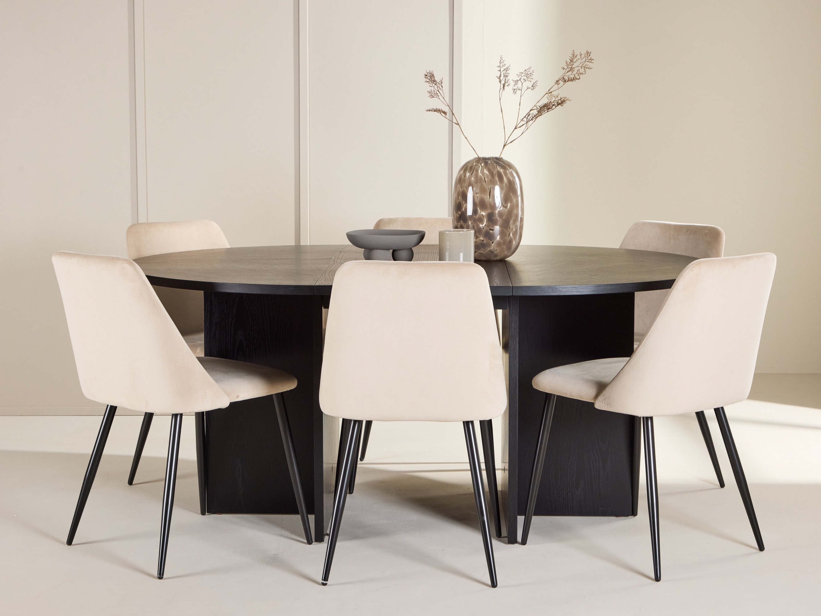 Valgomojo komplektas Dallas 4992 (Juoda)
