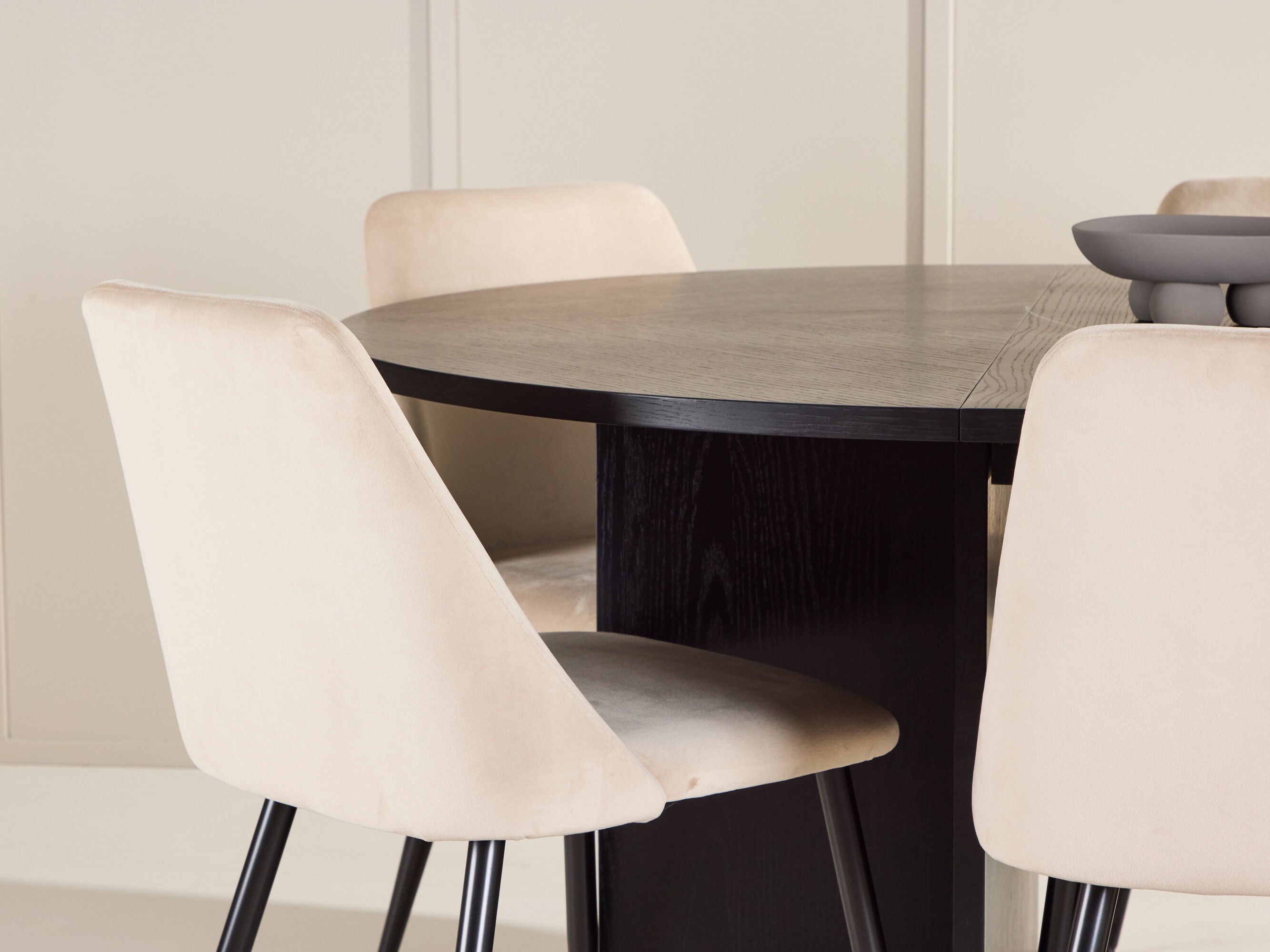 Valgomojo komplektas Dallas 4992 (Juoda)