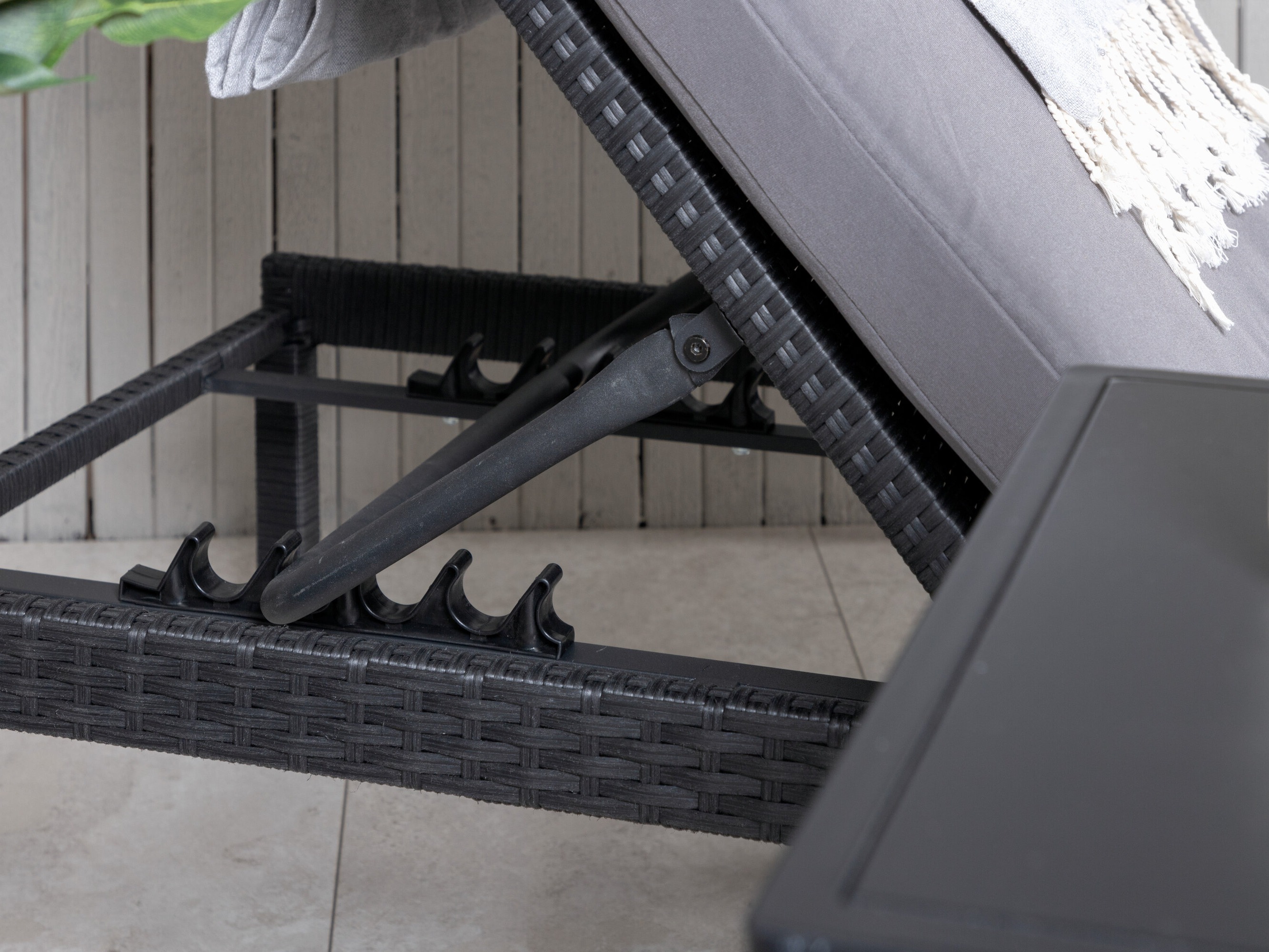 Lauko gultas Dallas 904 (Juoda + Pilka)