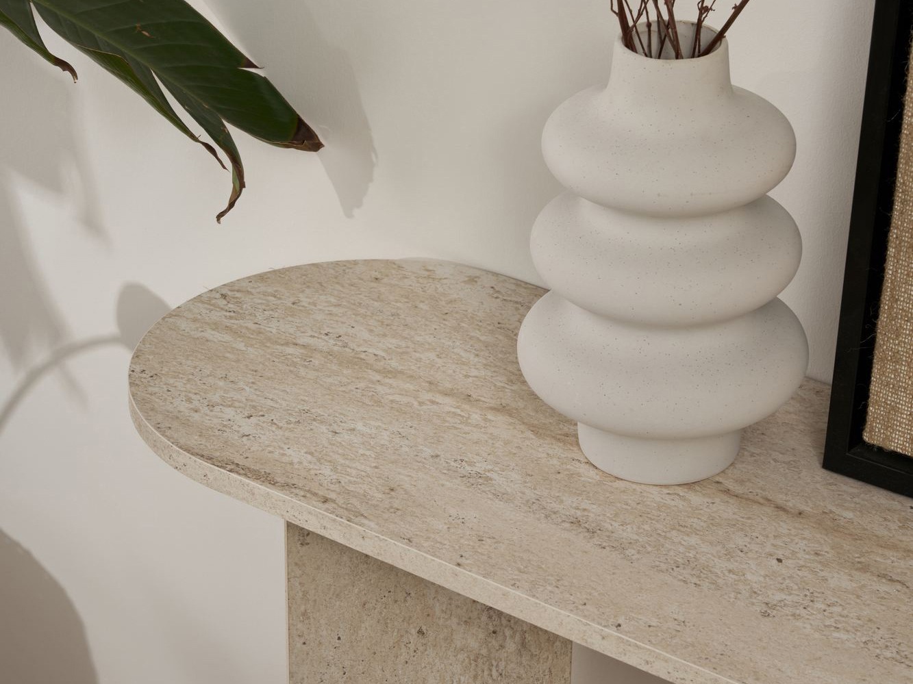 Konsolė Novato 133 (Šviesus travertinas)