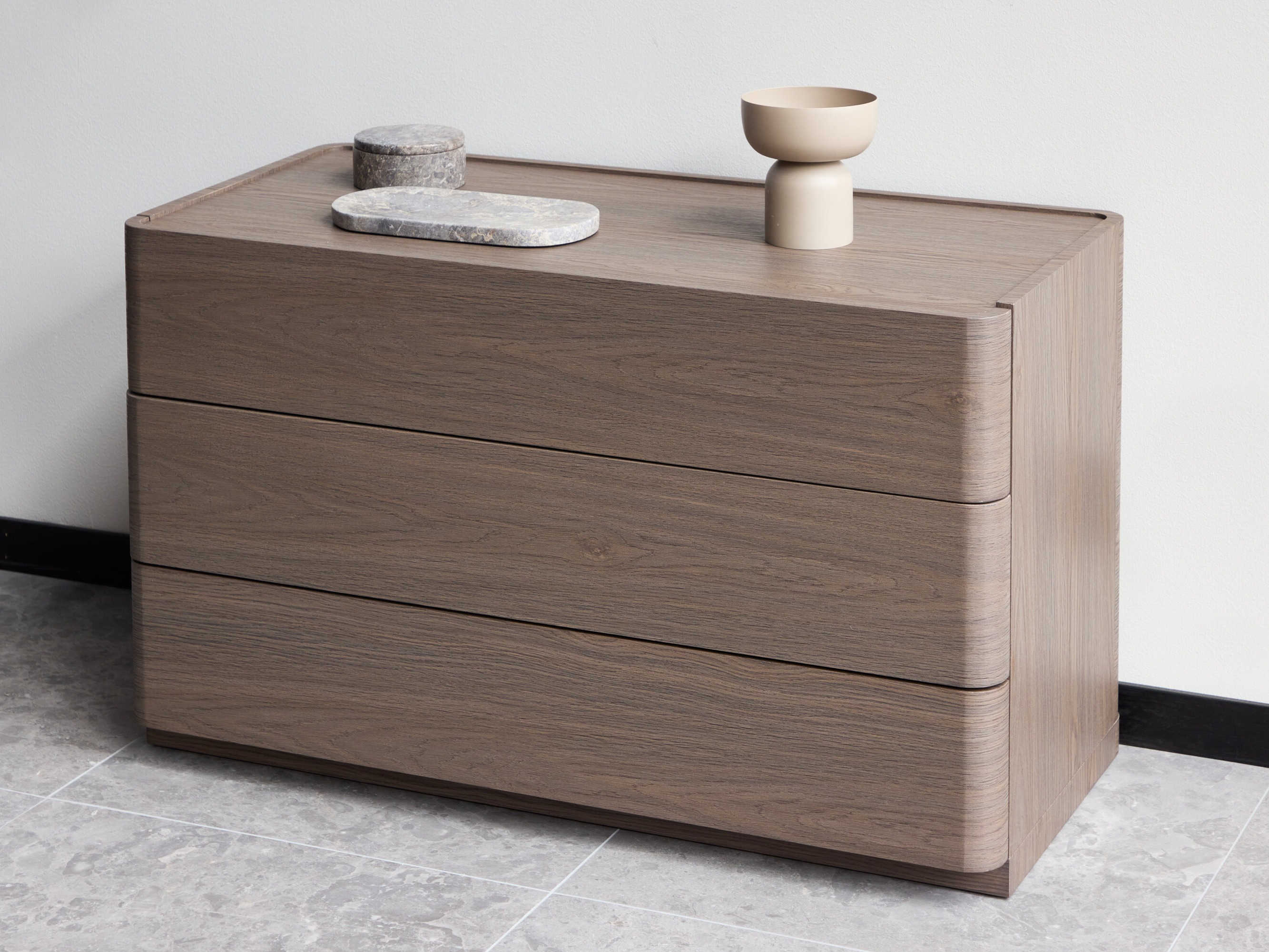 Komoda Dallas 5198 (Tamsus medis)