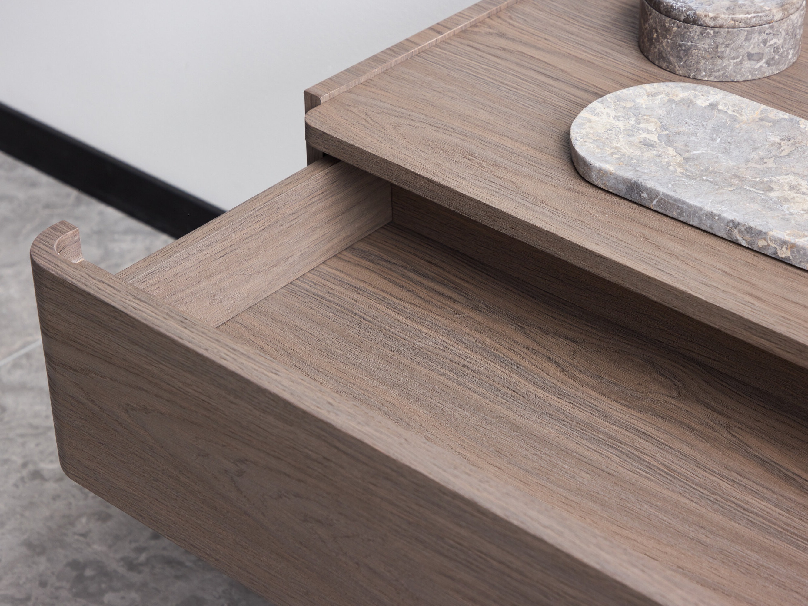 Komoda Dallas 5198 (Tamsus medis)