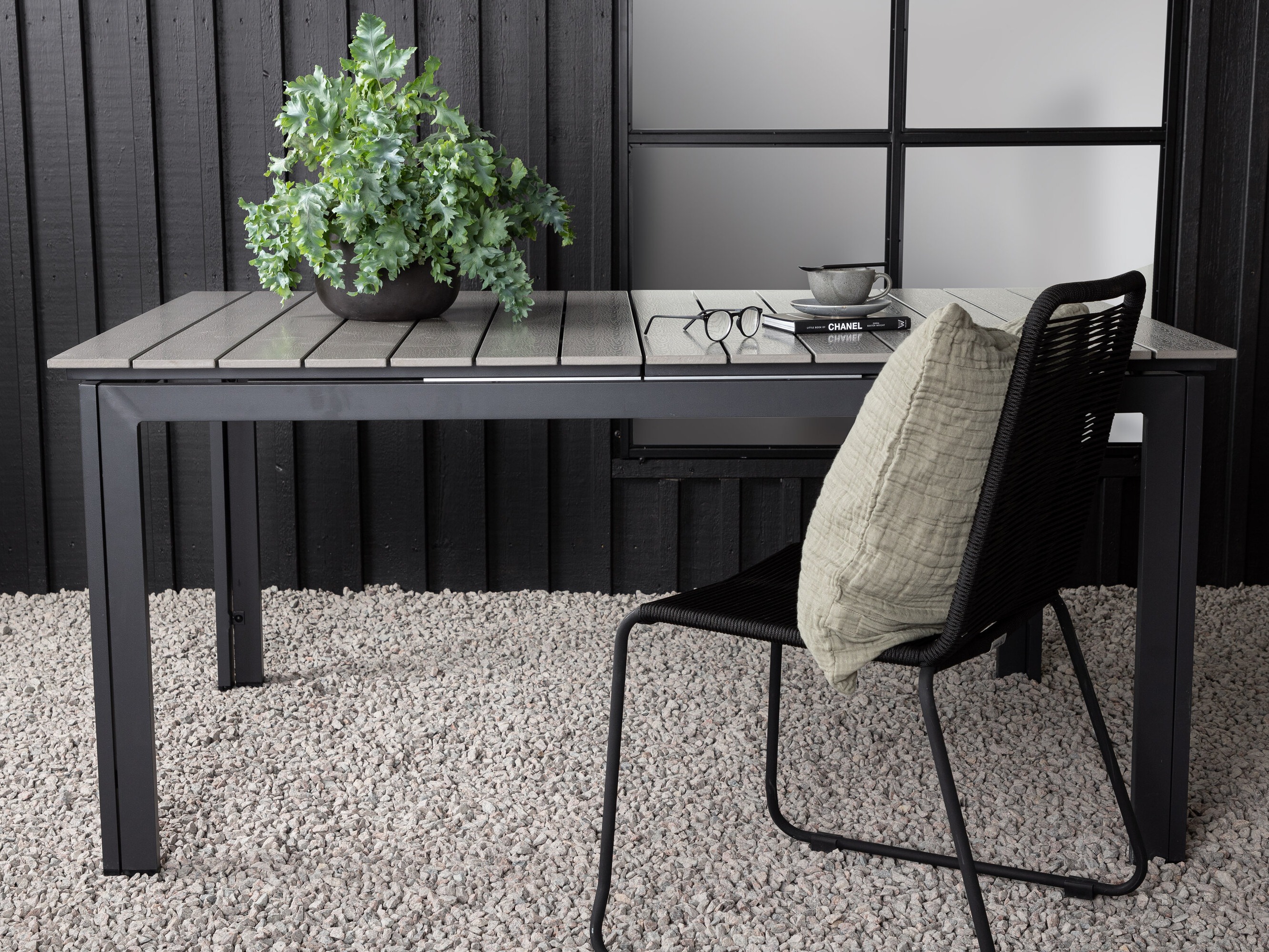 Lauko stalas Dallas 665 (Pilka + Juoda)