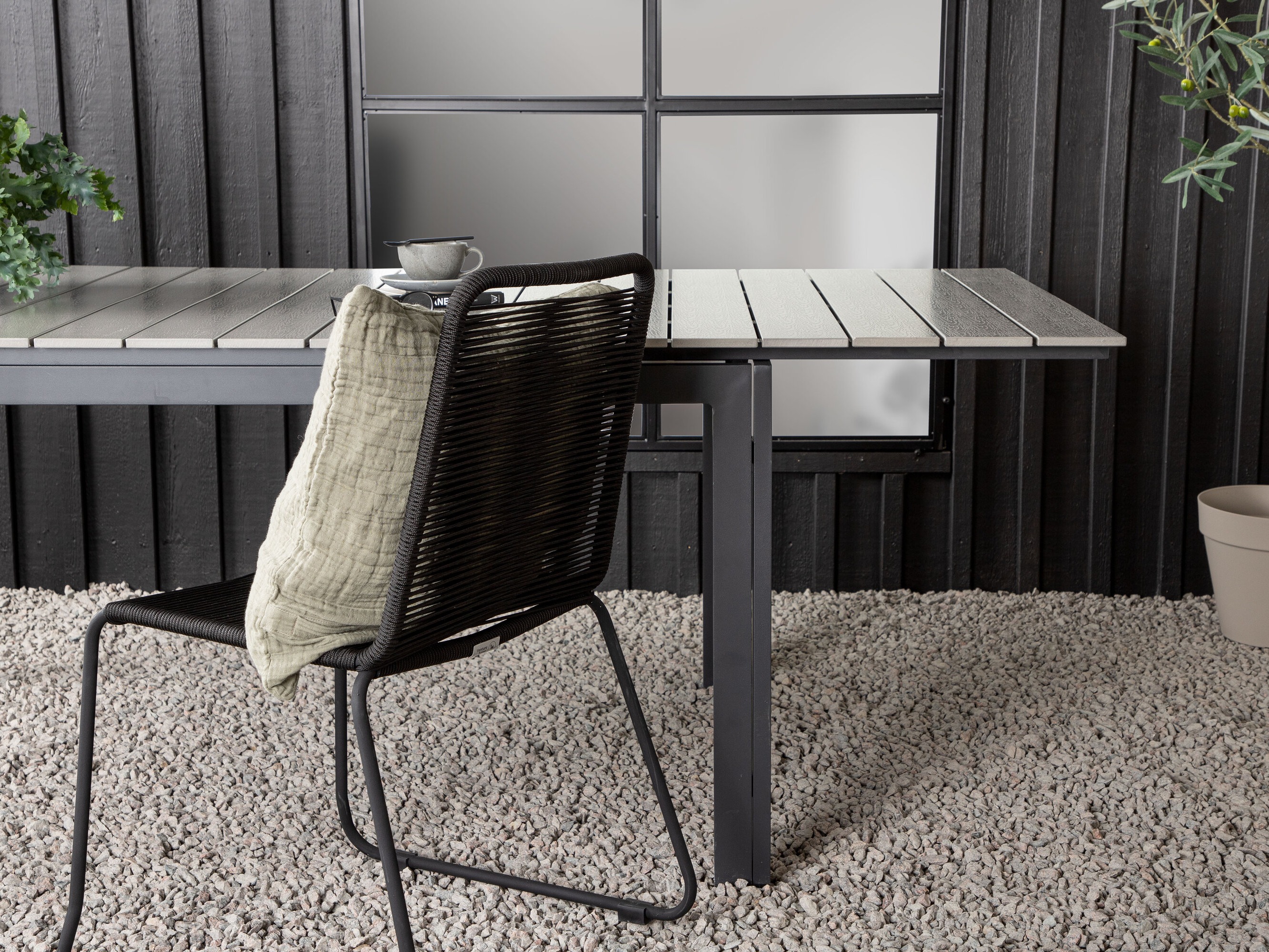 Lauko stalas Dallas 665 (Pilka + Juoda)