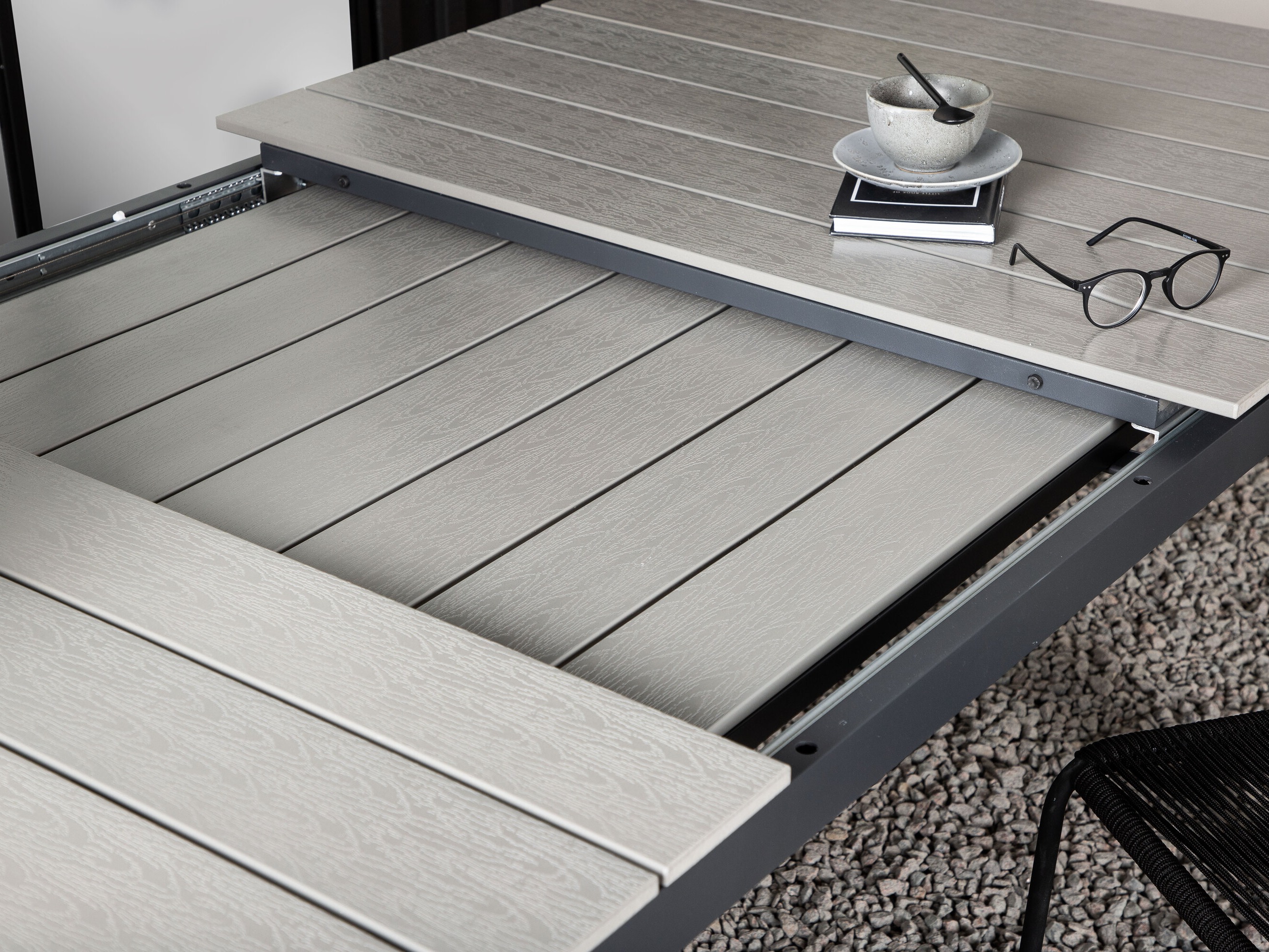 Lauko stalas Dallas 665 (Pilka + Juoda)