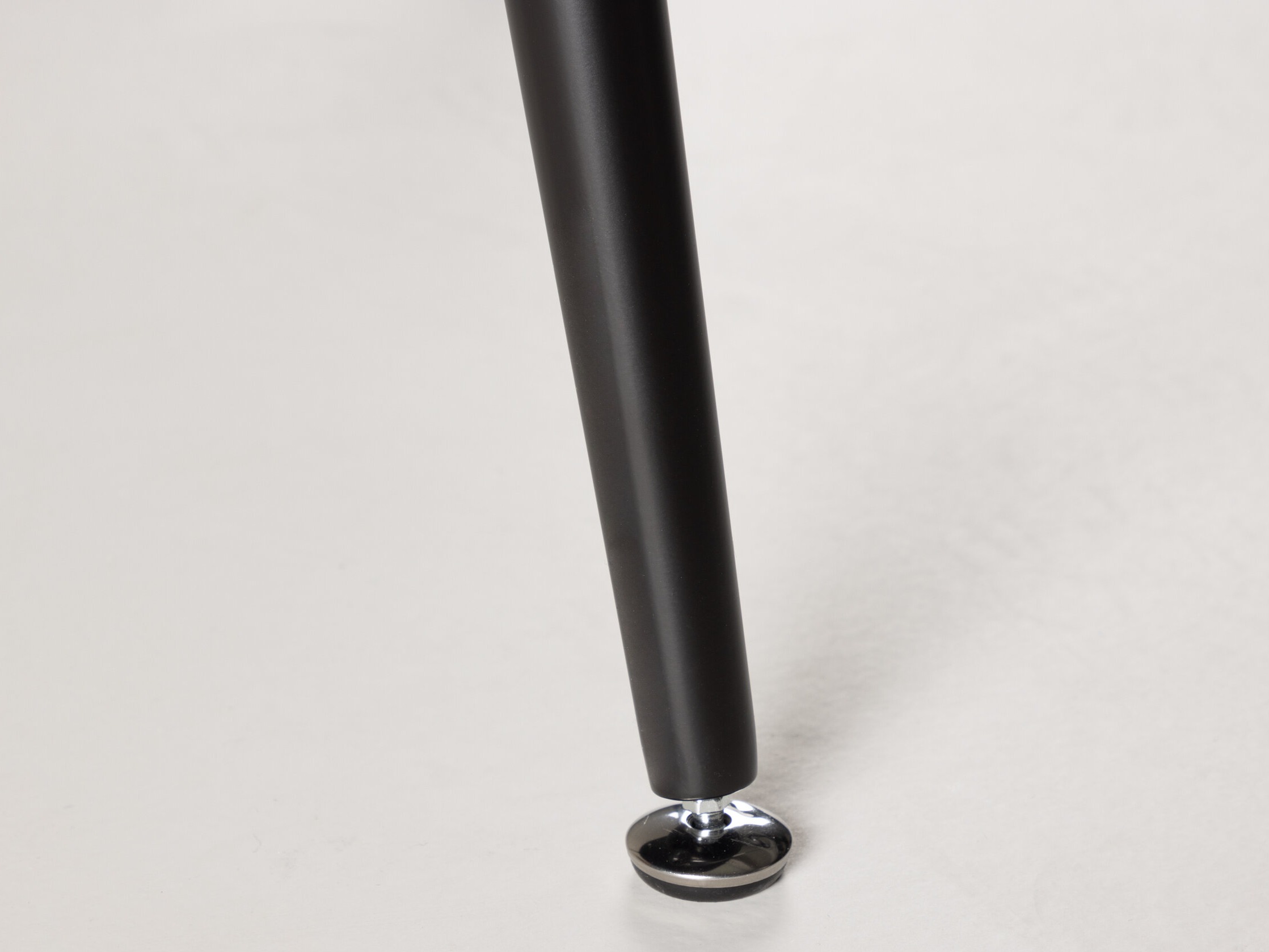 Stalas Dallas 104 (Juoda)