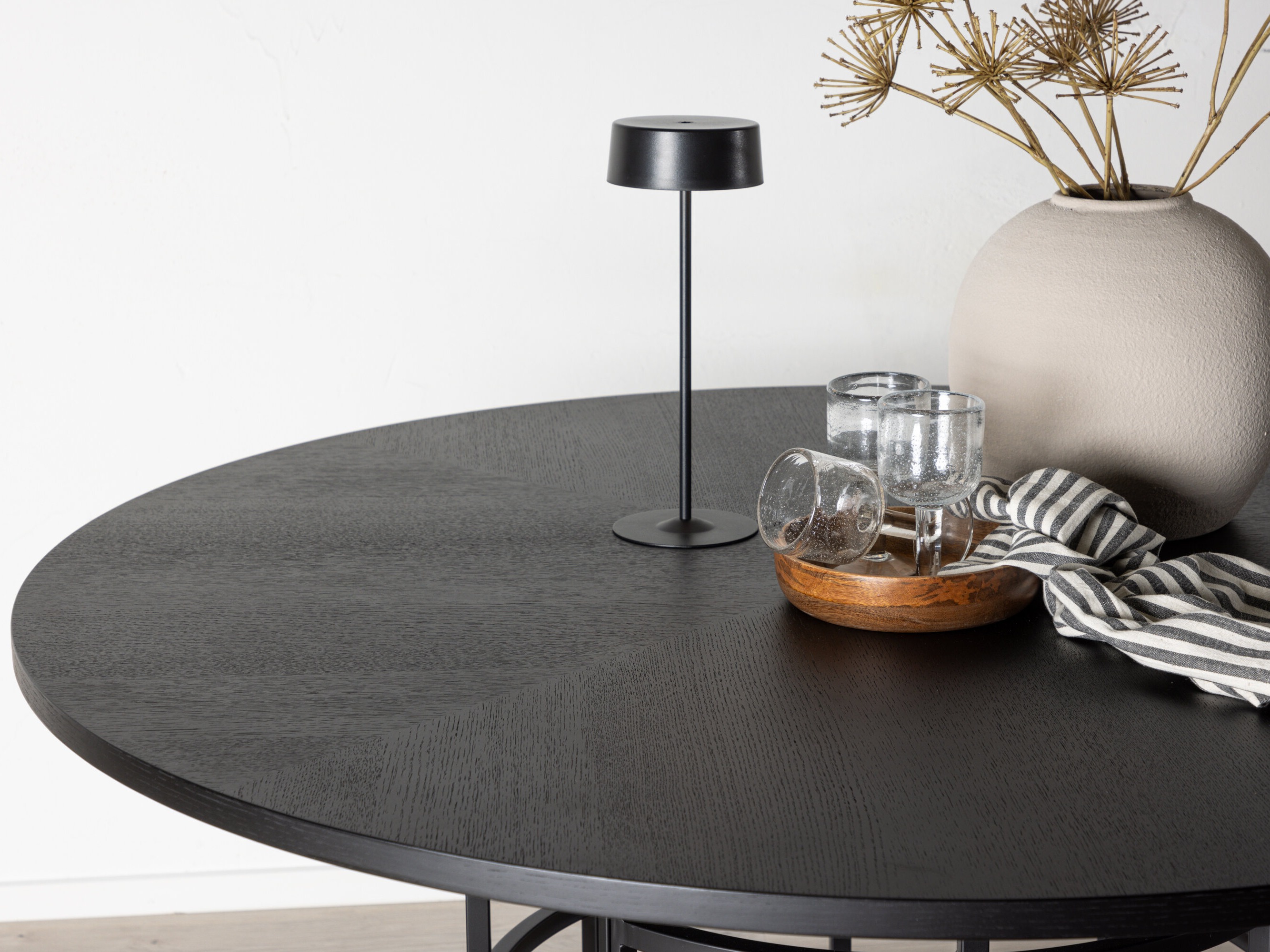 Stalas Dallas 243 (Juoda)
