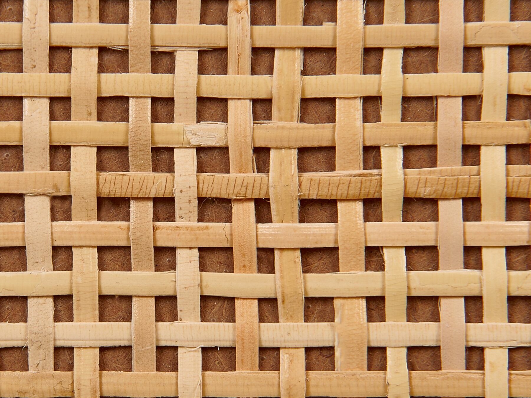 Naktinis staliukas ST8328 su smulkiu defektu