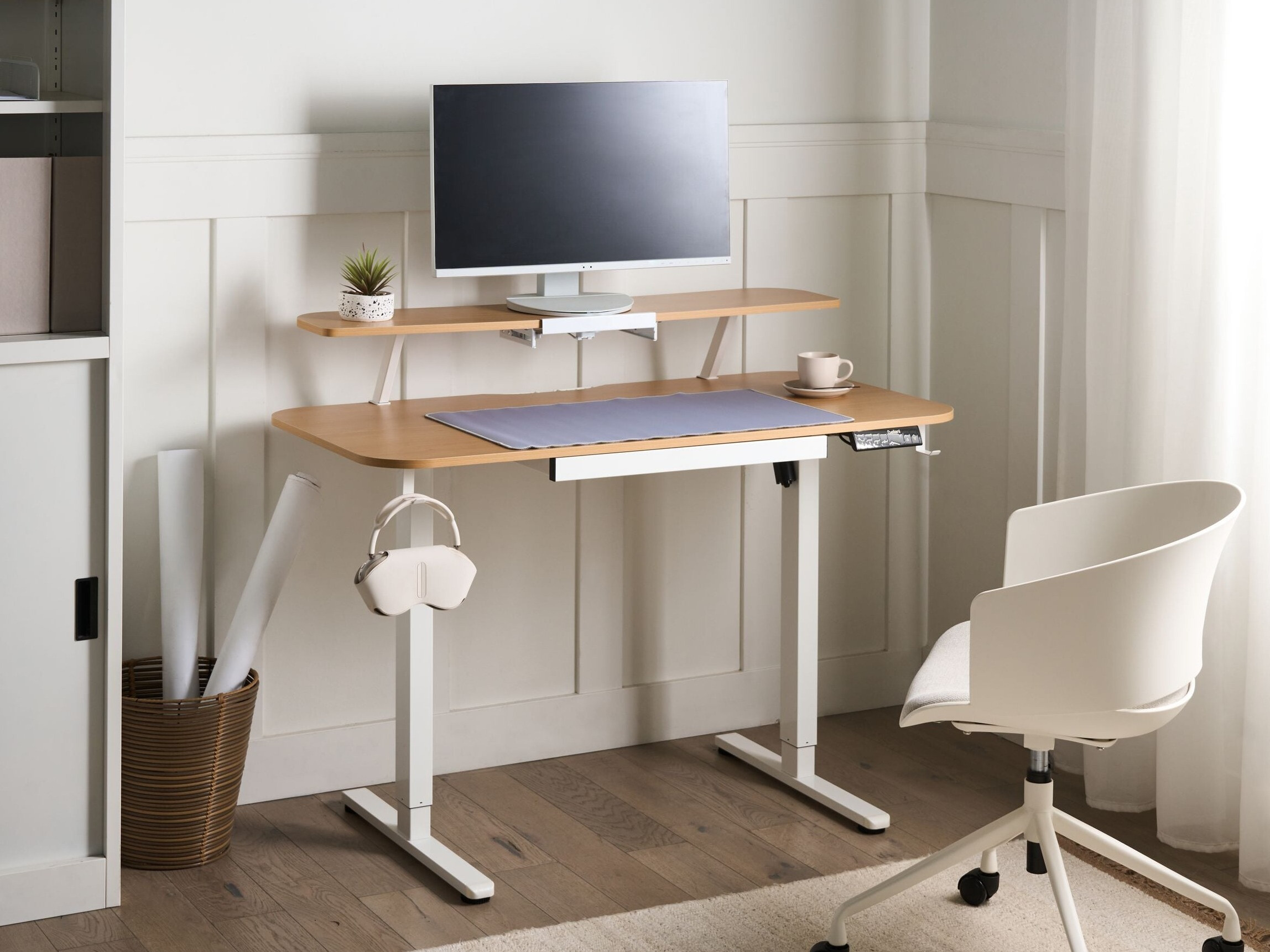 Reguliuojamo aukščio darbo stalas Berwyn 3128 (Balta + Šviesus medis)