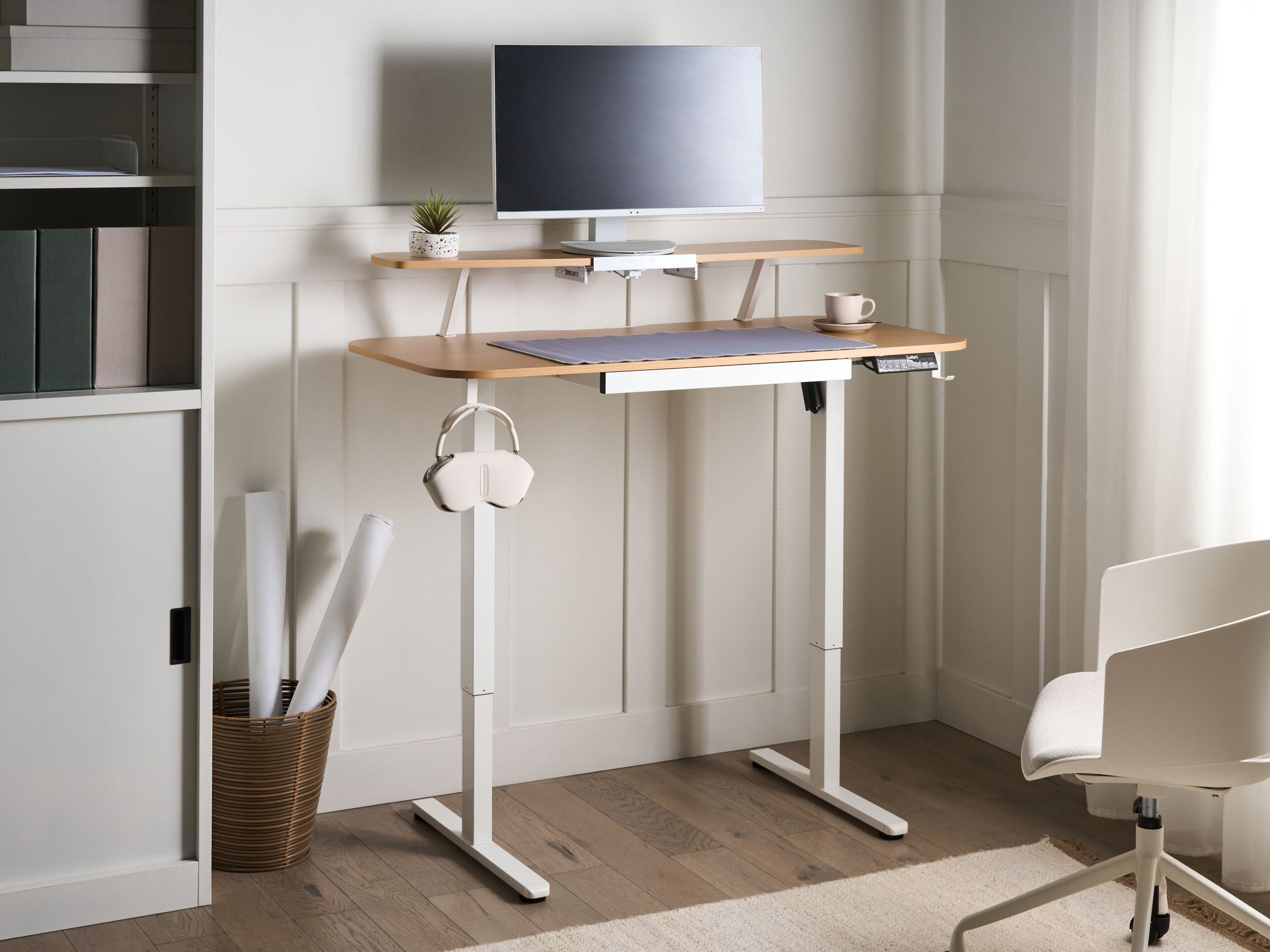 Reguliuojamo aukščio darbo stalas Berwyn 3128 (Balta + Šviesus medis)