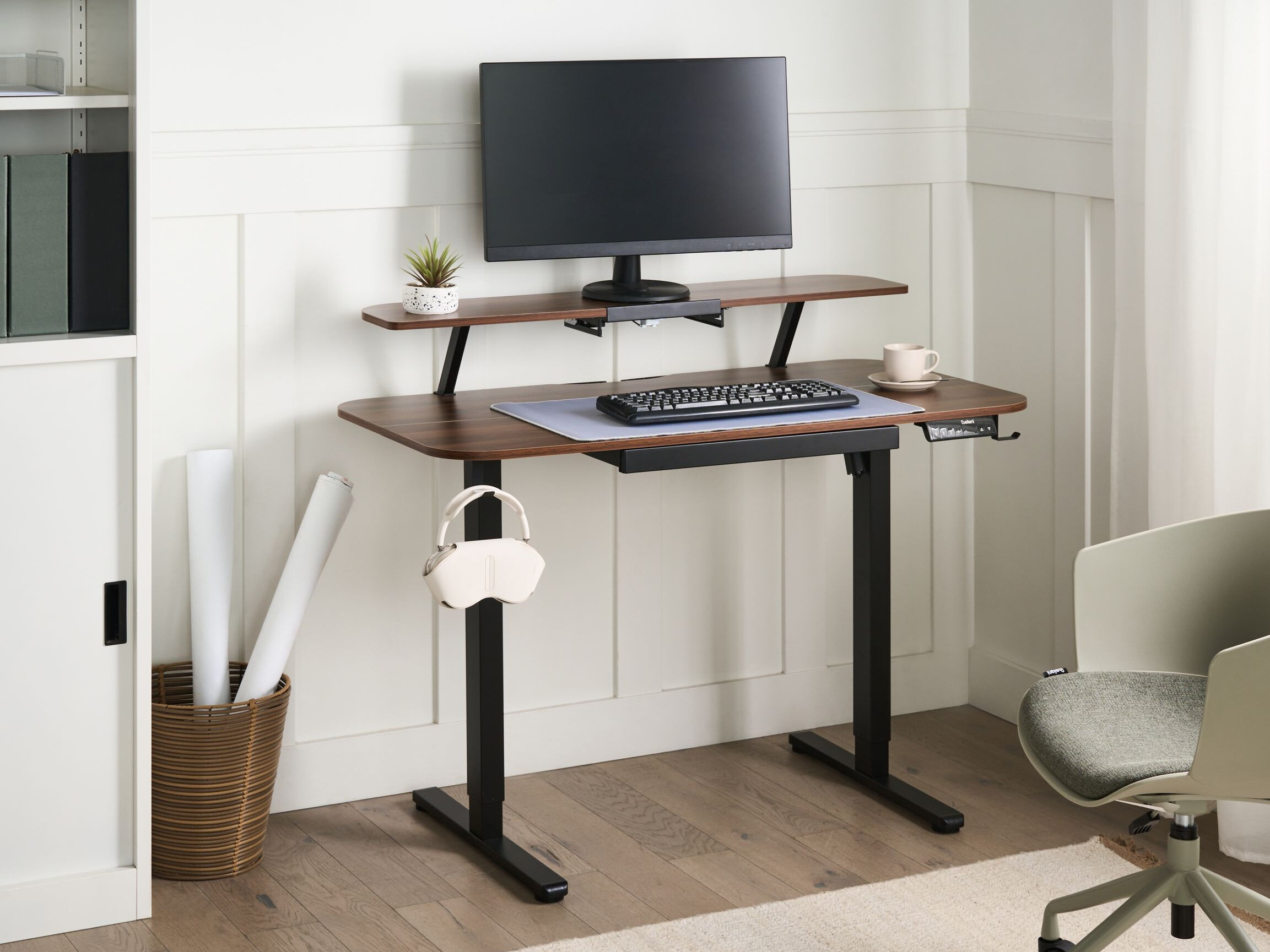 Reguliuojamo aukščio darbo stalas Berwyn 3128 (Juoda + Ruda)