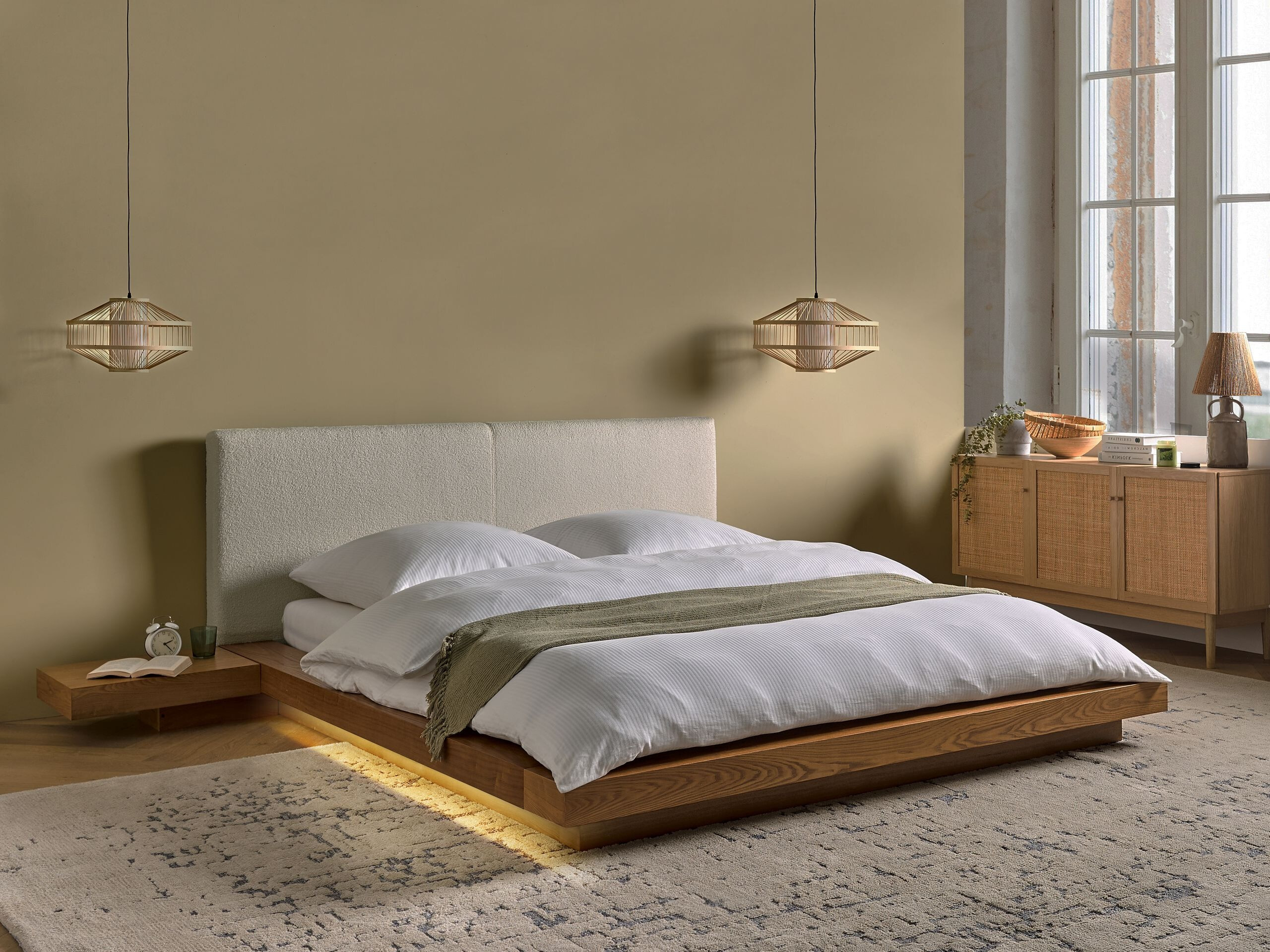 Lova Berwyn 3141 (Šviesus medis)