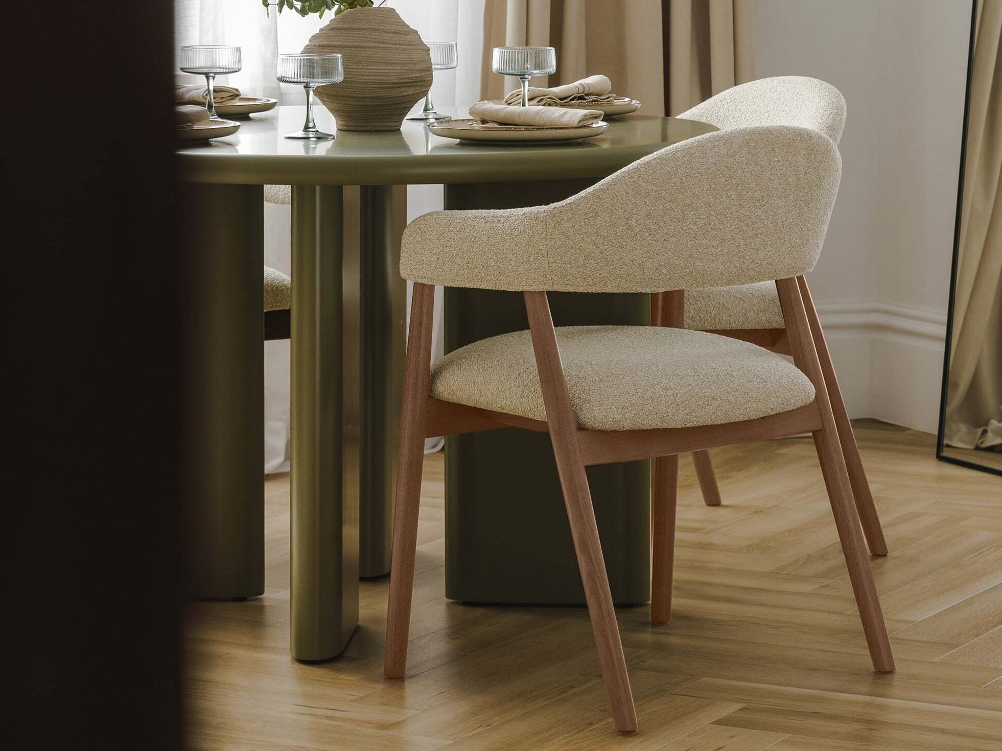 Kėdė Burleson 330 (Smėlinė + Graikinis riešutas)