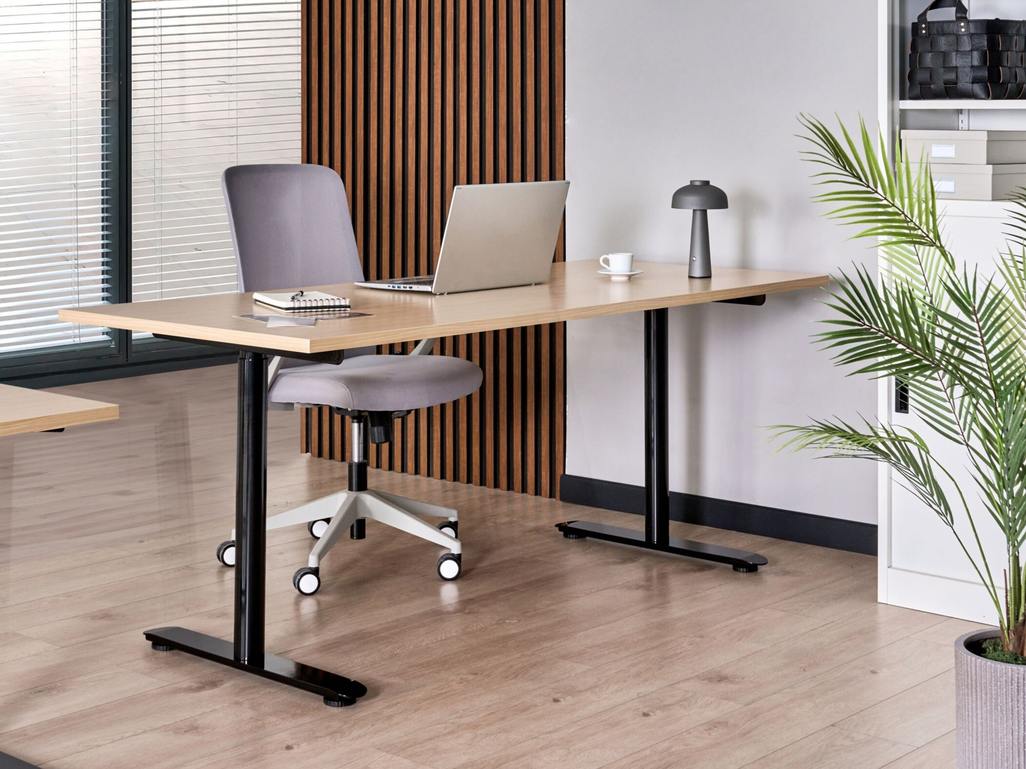 Reguliuojamo aukščio darbo stalas Berwyn 3188 (Šviesi ruda)