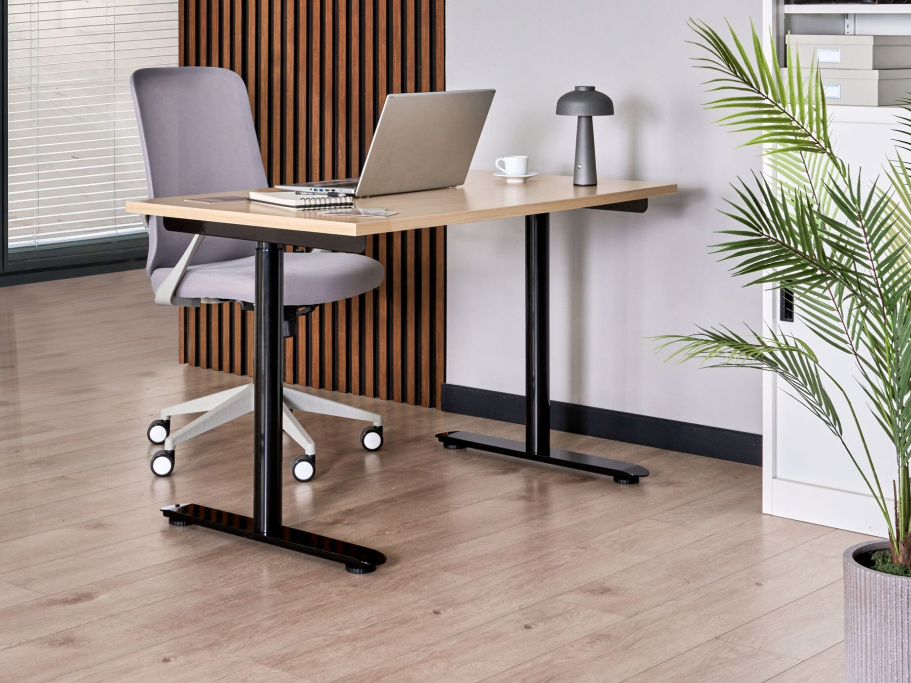 Reguliuojamo aukščio darbo stalas Berwyn 3190 (Šviesi ruda)