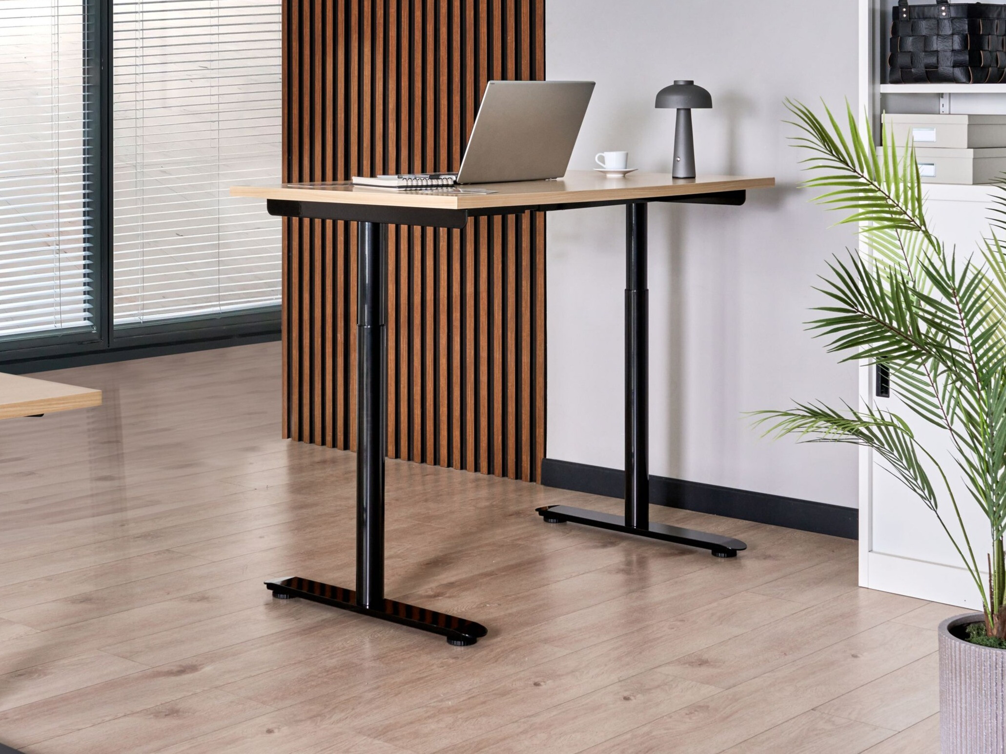 Reguliuojamo aukščio darbo stalas Berwyn 3190 (Šviesi ruda)