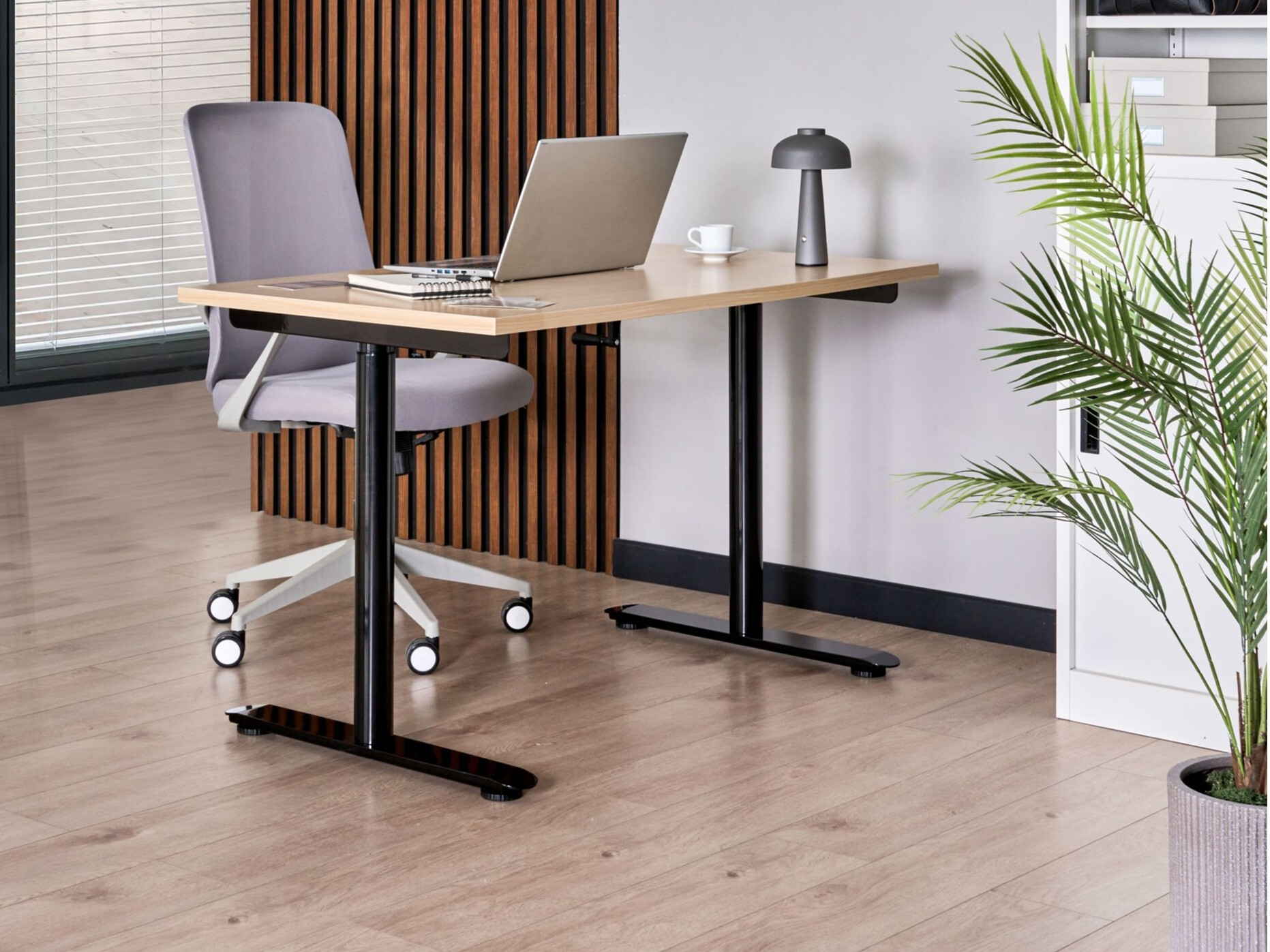 Reguliuojamo aukščio darbo stalas Berwyn 3192 (Šviesi ruda)