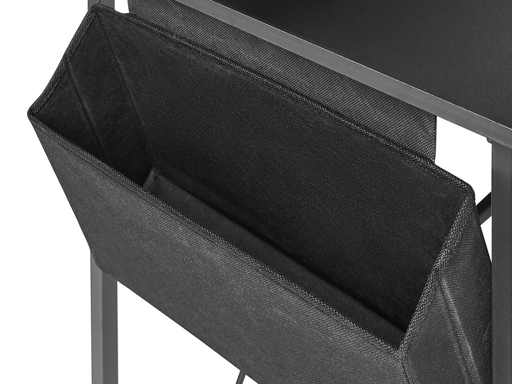 Kampinis darbo stalas Berwyn 3218 (Juoda)