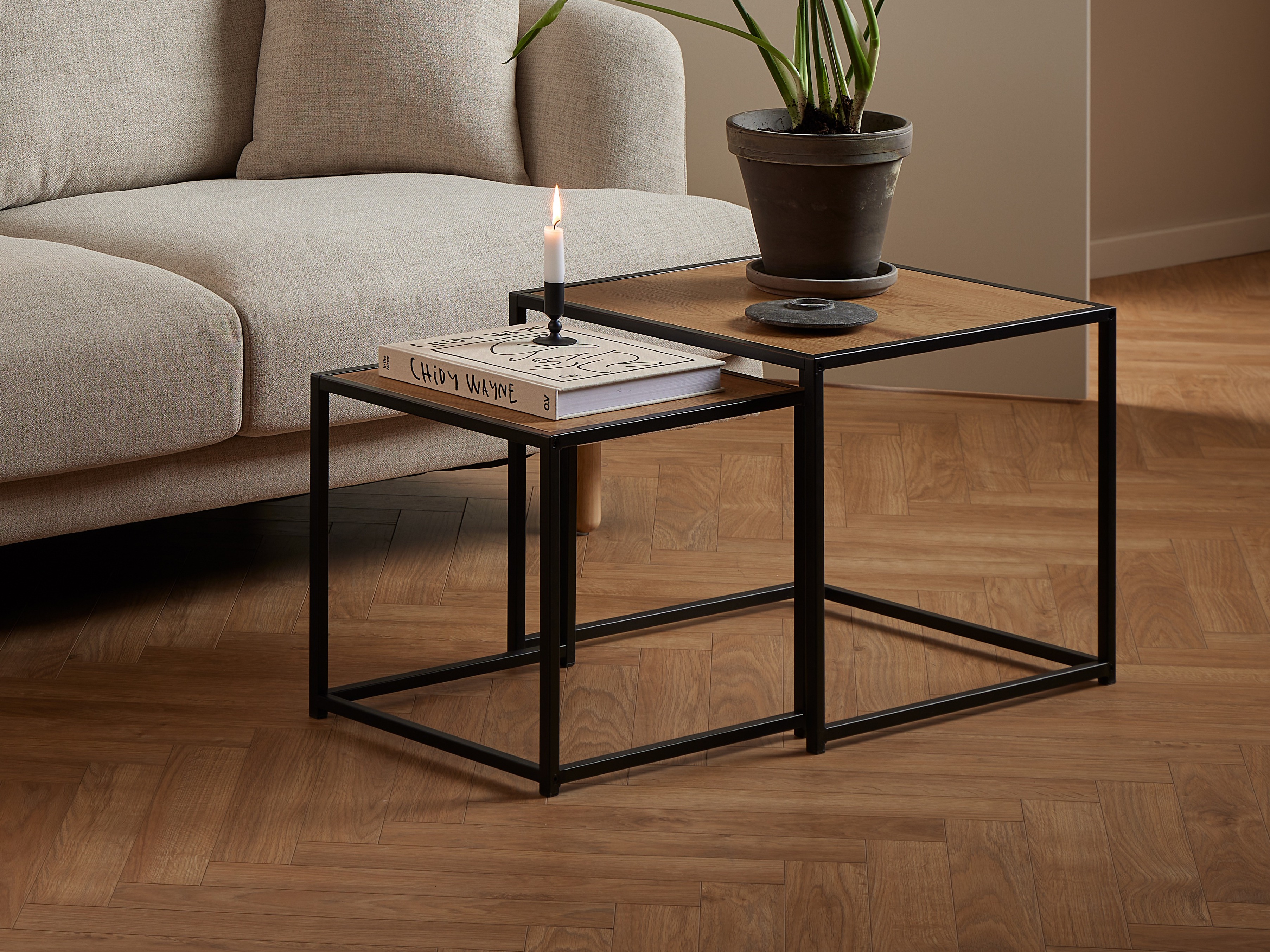 Šoninių staliukų komplektas ST8494