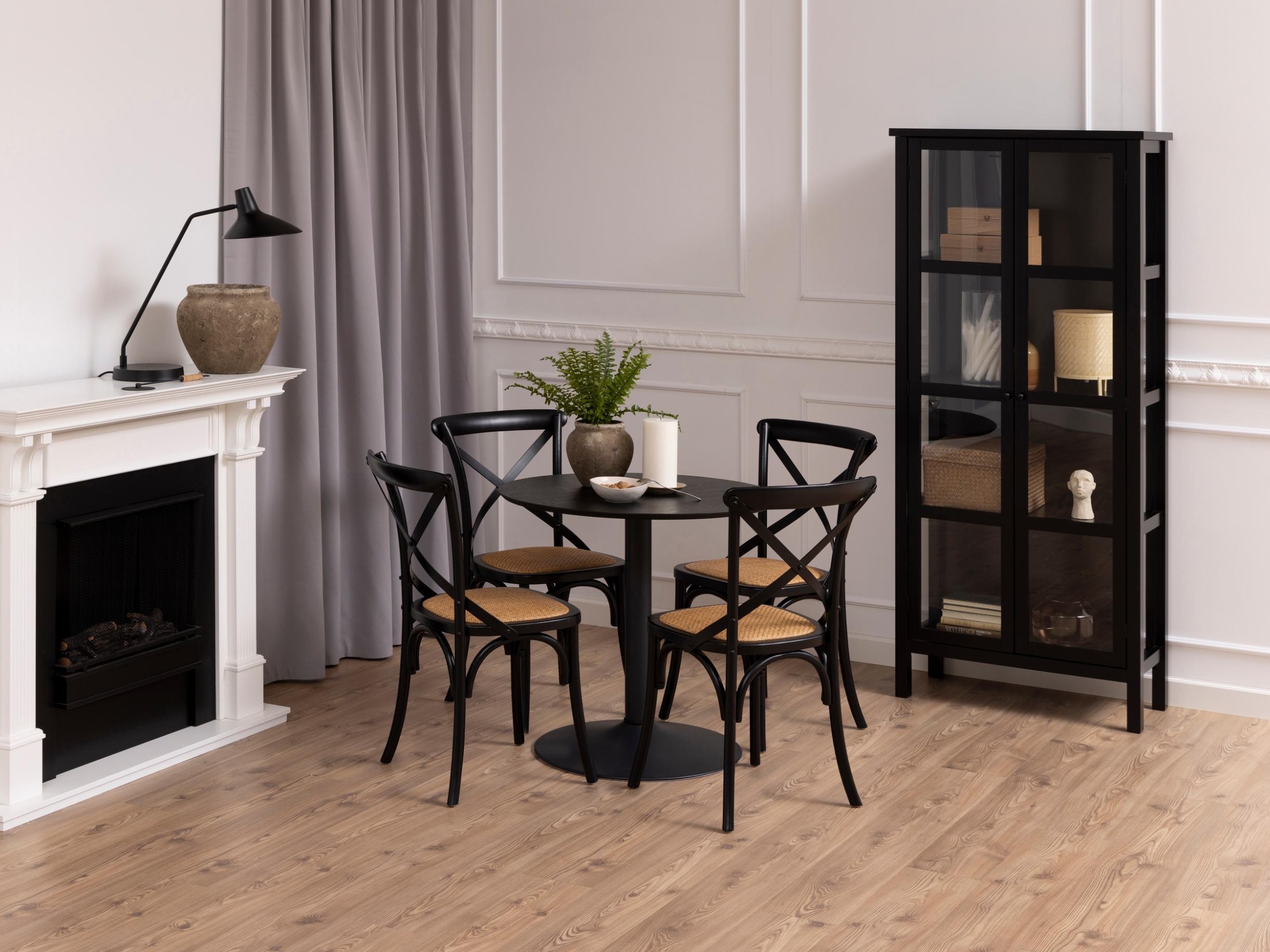 Stalas Norsica 1057 (Juoda + Juodas uosis)