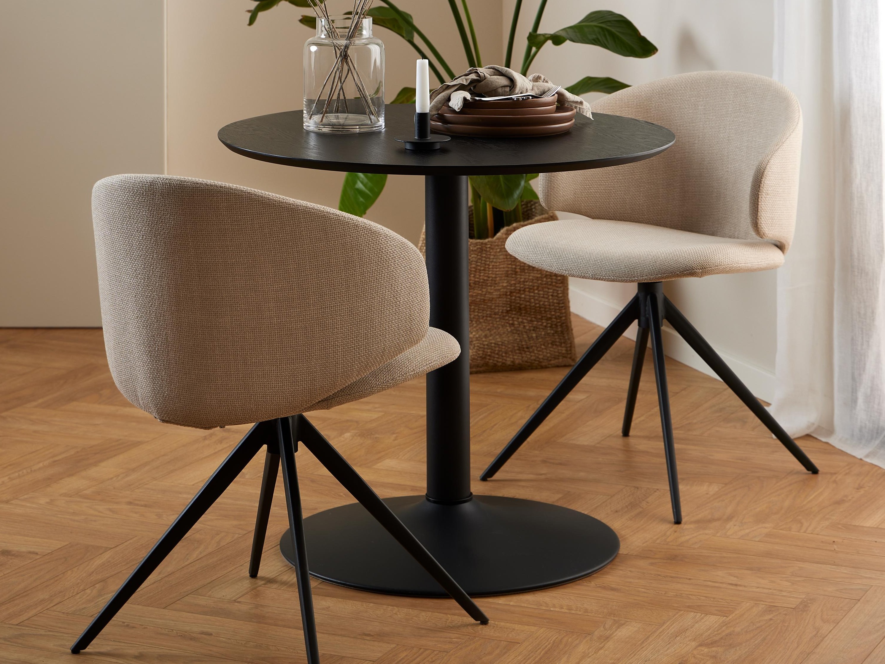 Stalas Norsica 1057 (Juoda + Juodas uosis)