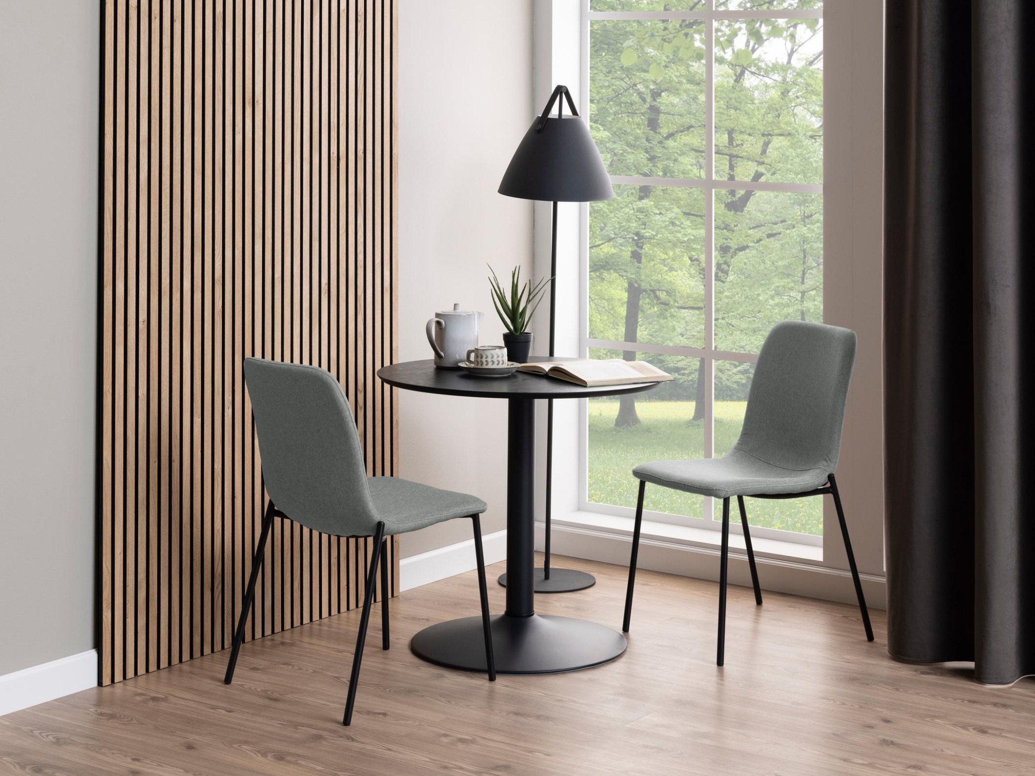 Stalas Norsica 1057 (Juoda + Juodas uosis)