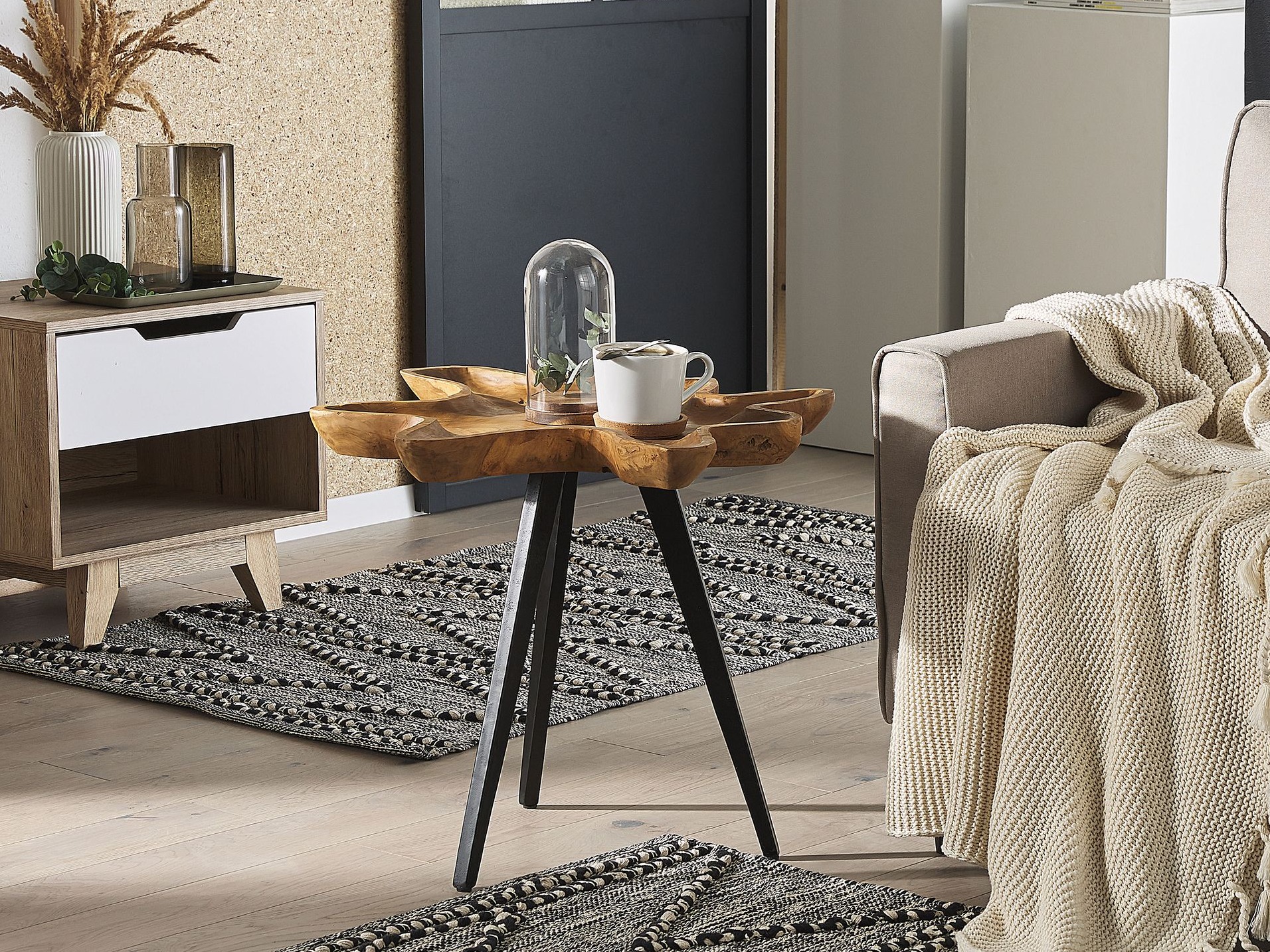 Šoninis staliukas Berwyn 635