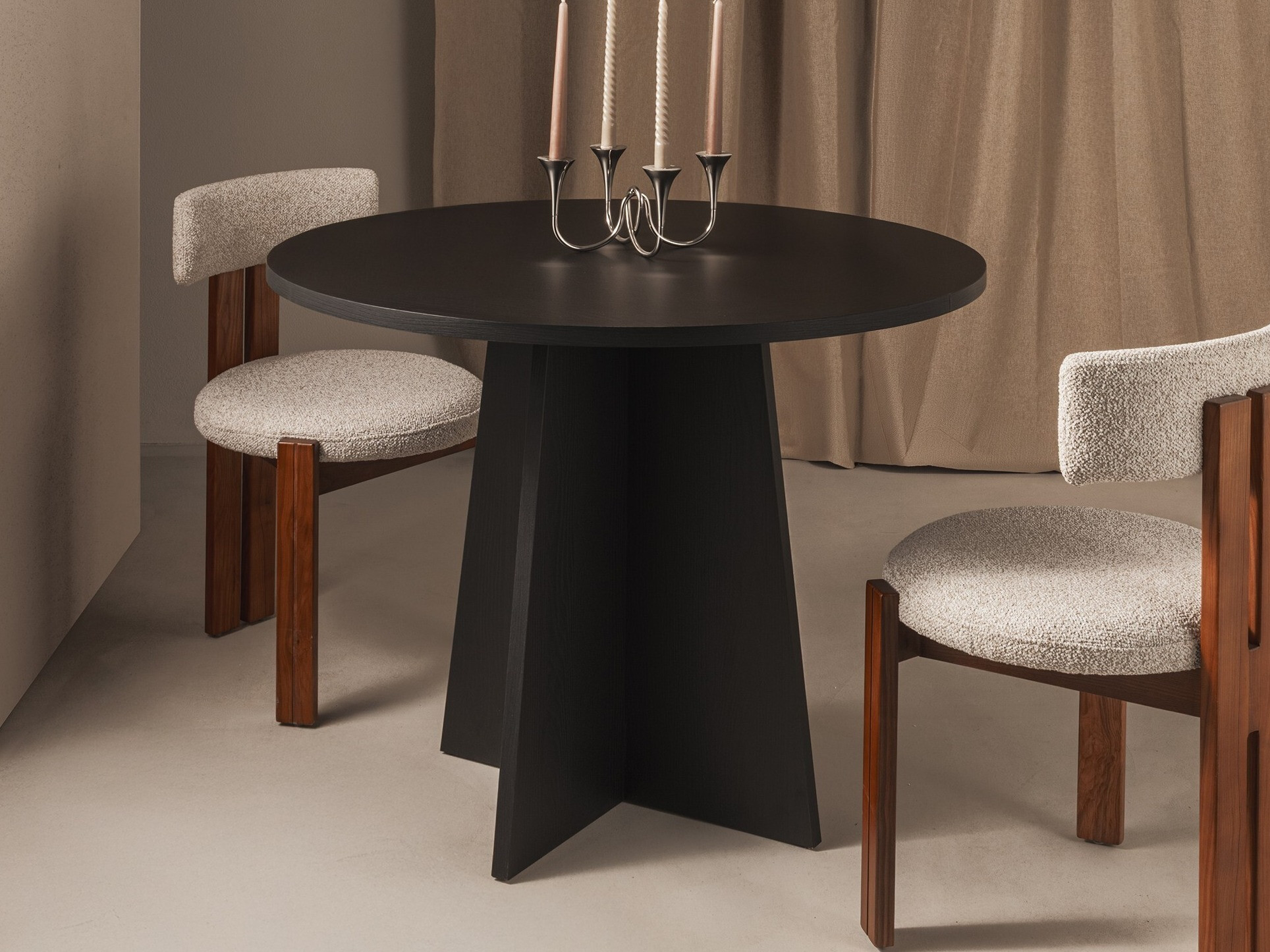 Stalas Burleson 636 (Juoda)