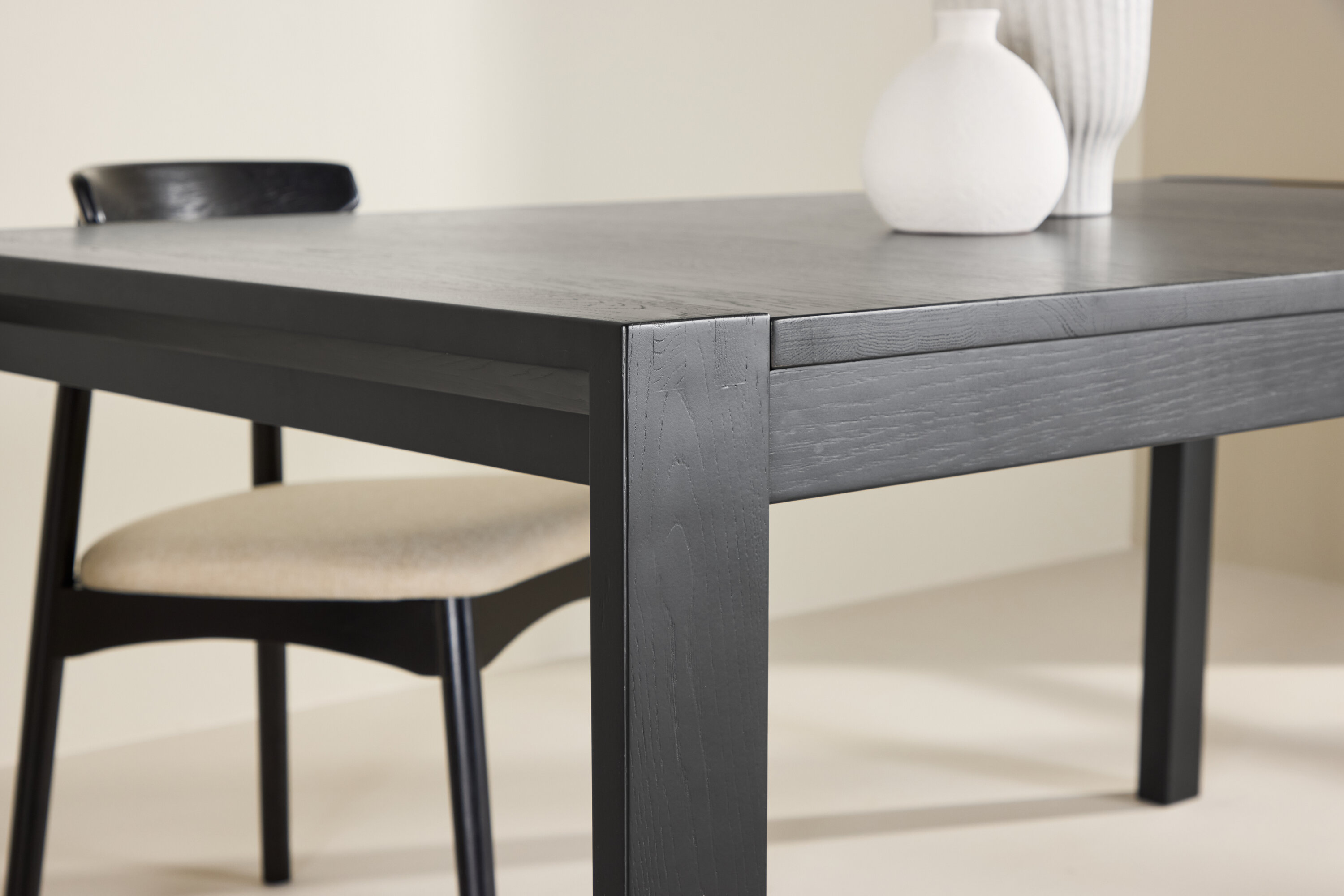 Stalas Dallas 120 (Juoda)