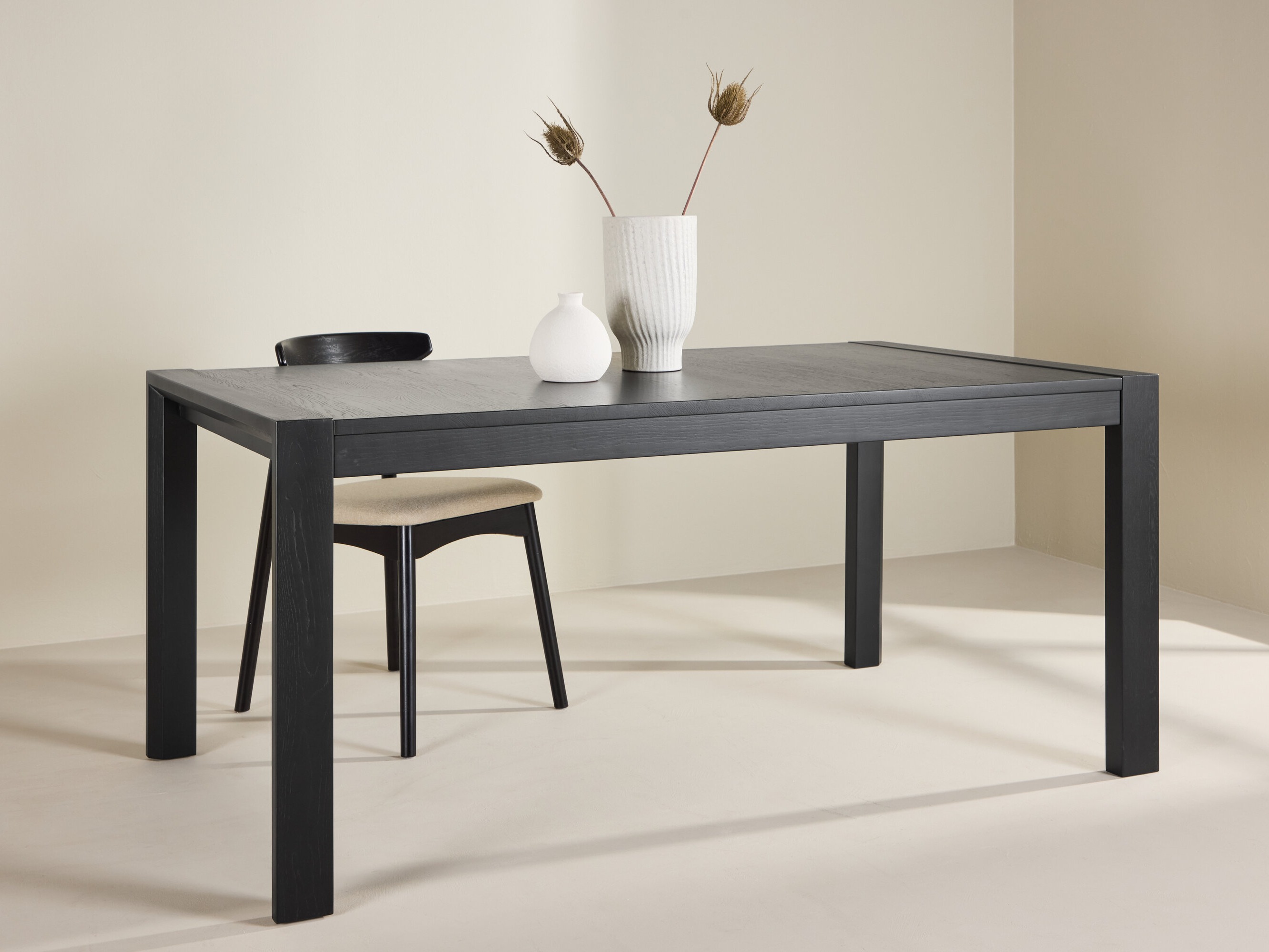 Stalas Dallas 120 (Juoda)